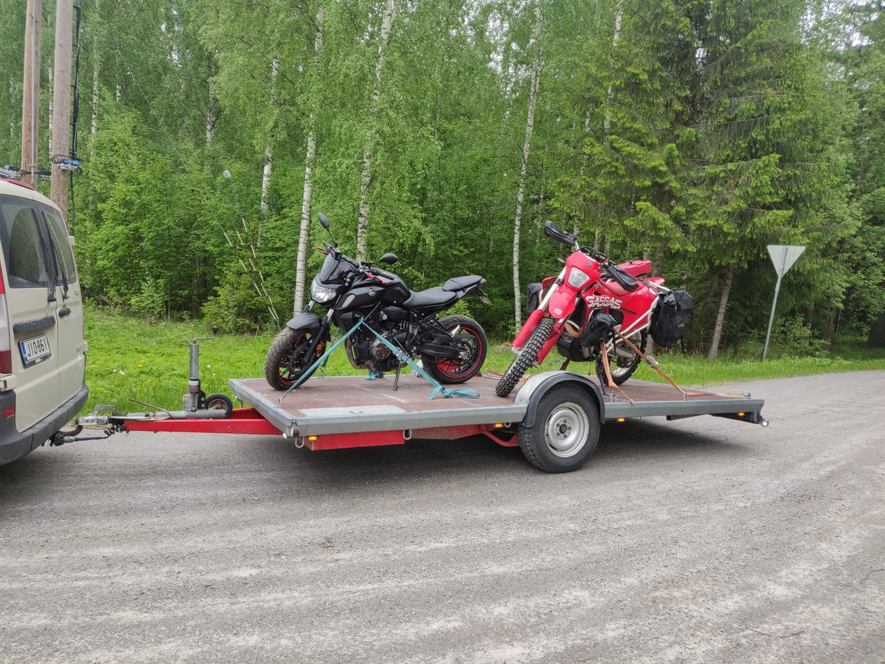 Jarrullinen peräkärry
