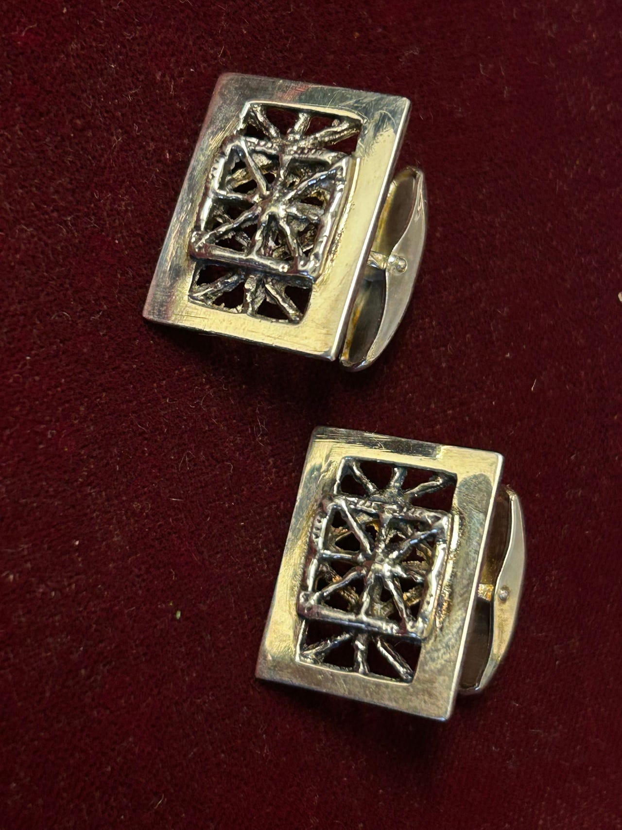 Sarpanevan hopeiset isommat Pitsi kalvosinnapit, -80 (C8)