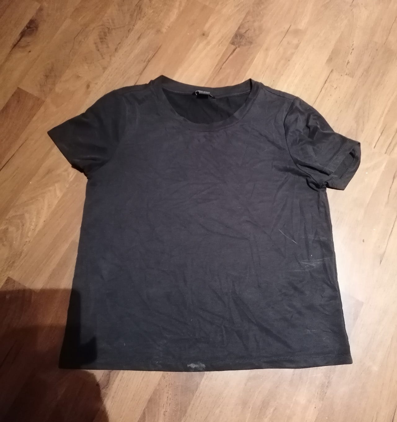 Myydään T-paita 5€