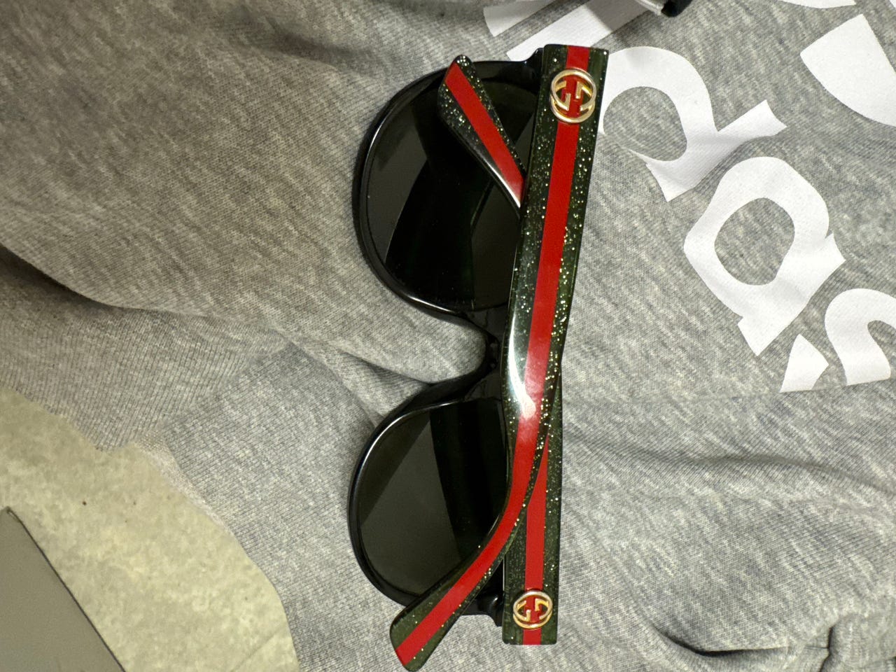 Gucci naisten aurinkolasit.