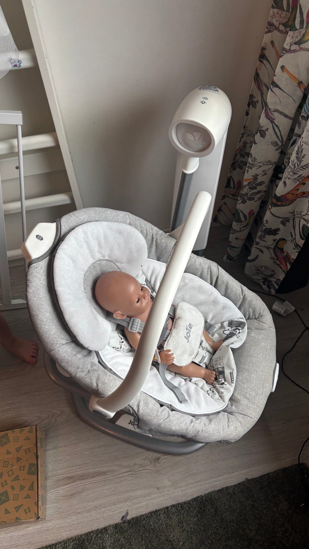 Joie koliikkikeinu