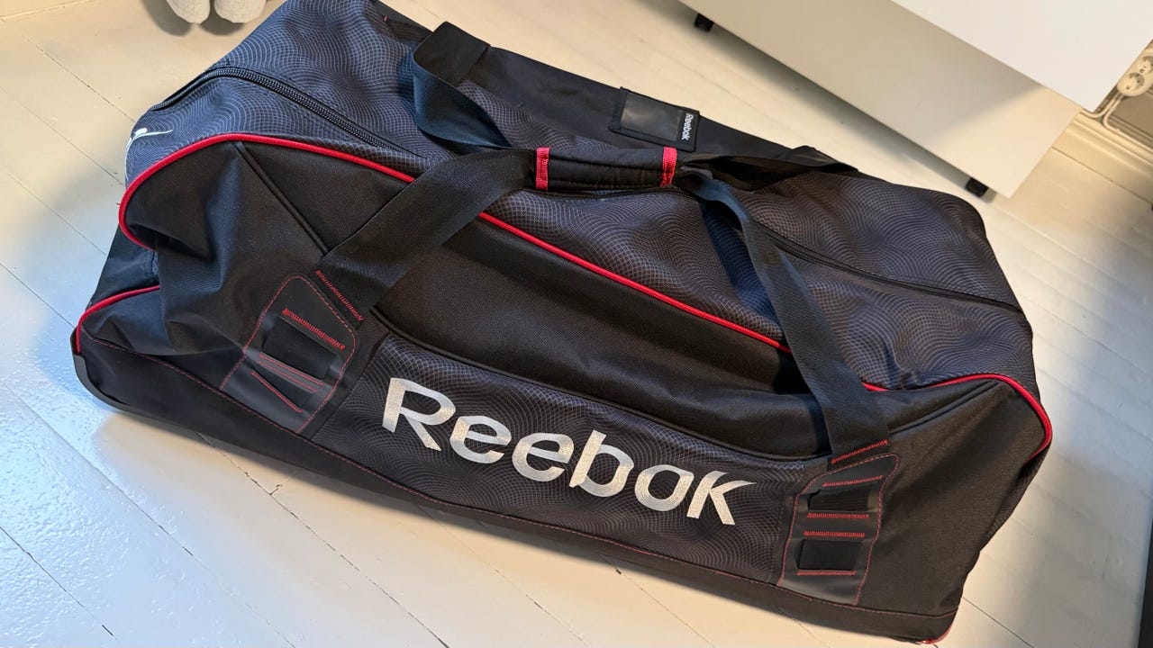 Käyttämätön Reebok jääkiekkokassi pyörillä