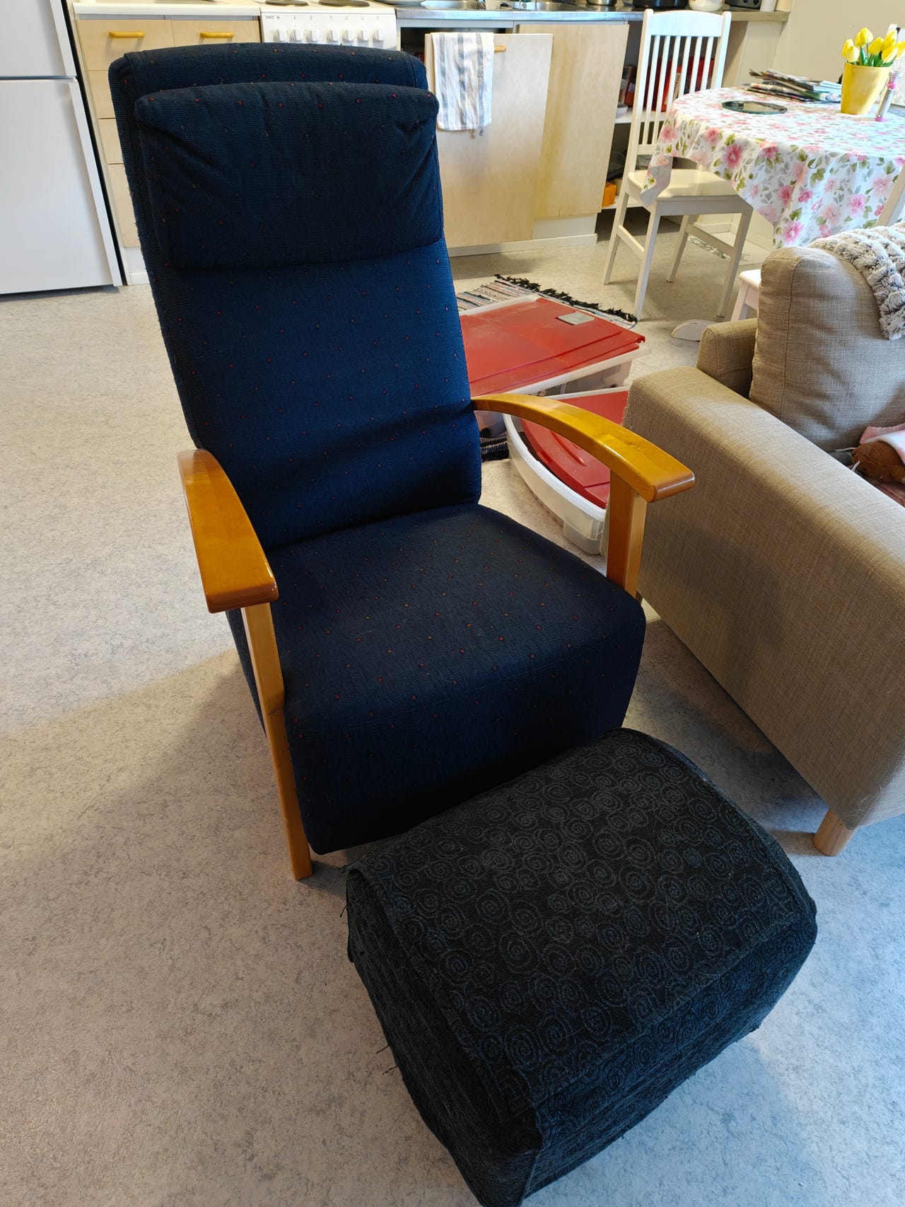Annetaan nojatuoli ja rahi