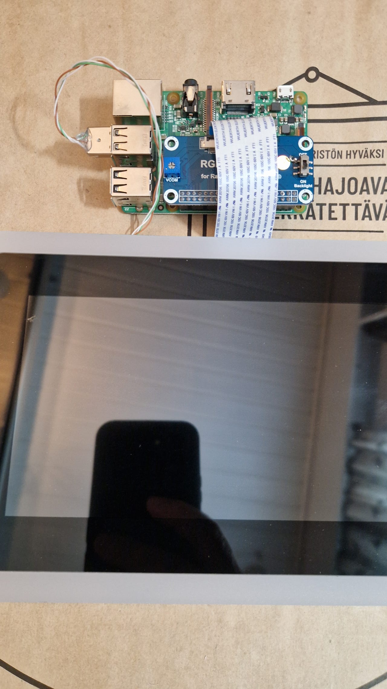 Raspberry Pi 3 Model B V1.2 ja 7 kosketusnäyttö