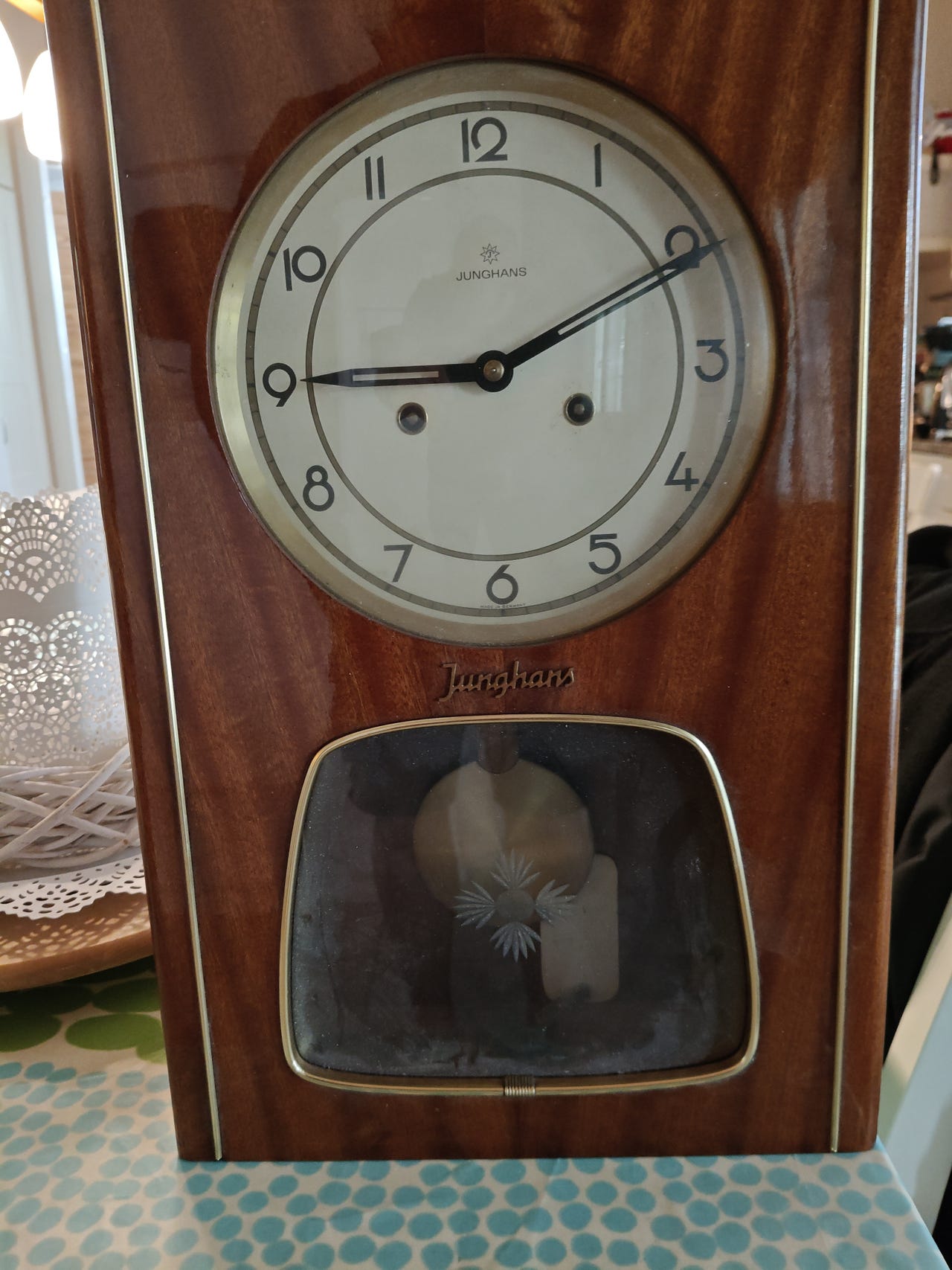 Junghans seinäkello