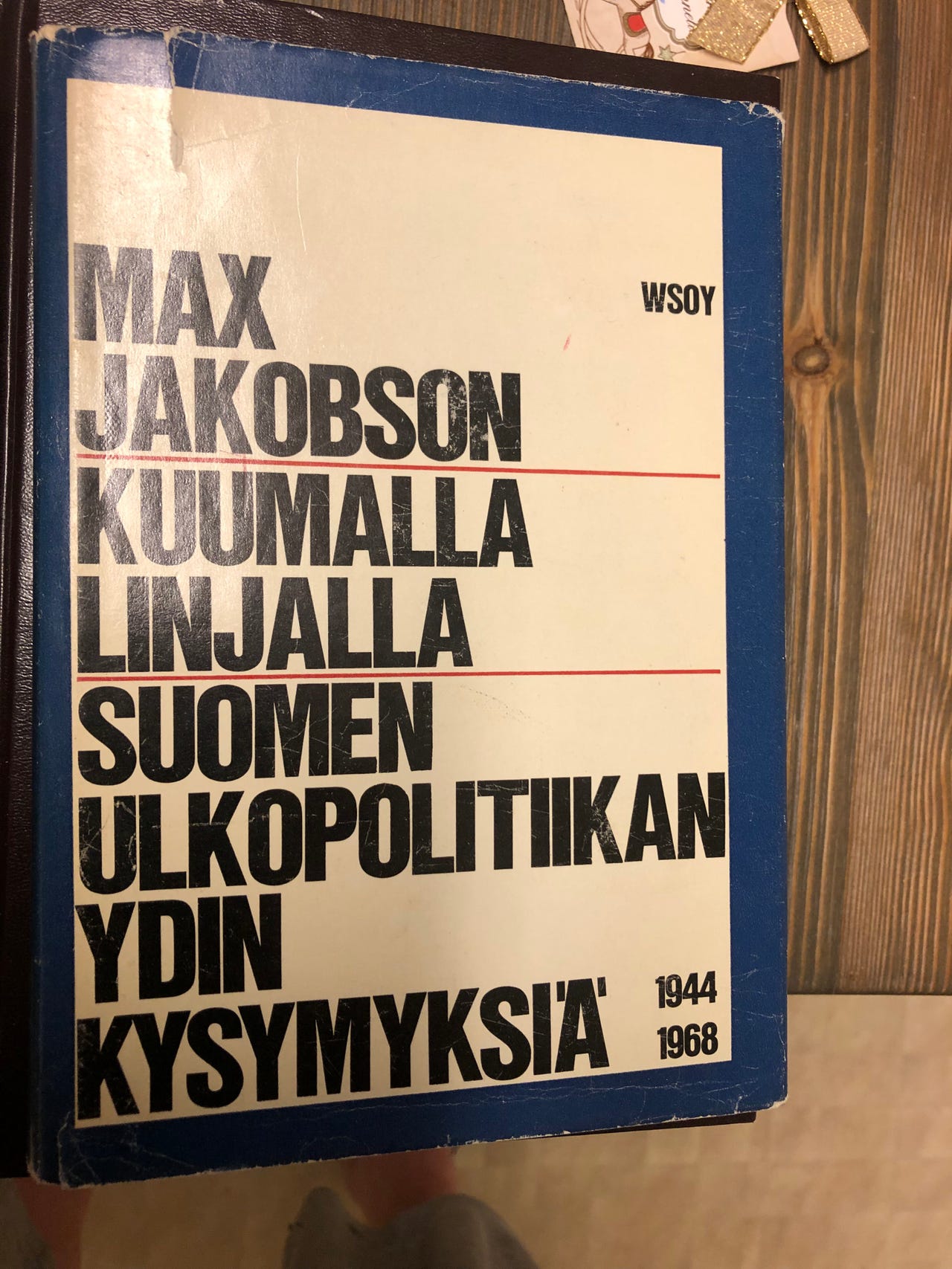 Max Jakobson Kuumalla linjalla - Suomen ulkopolitiikan ydinkysymy
