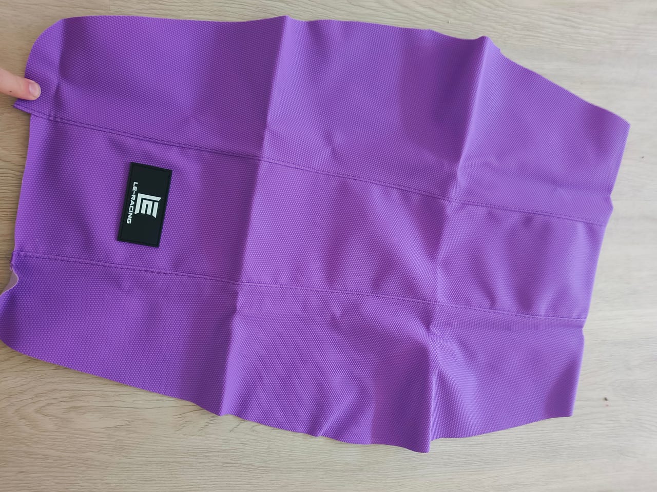 Violetti mopon penkin kangas