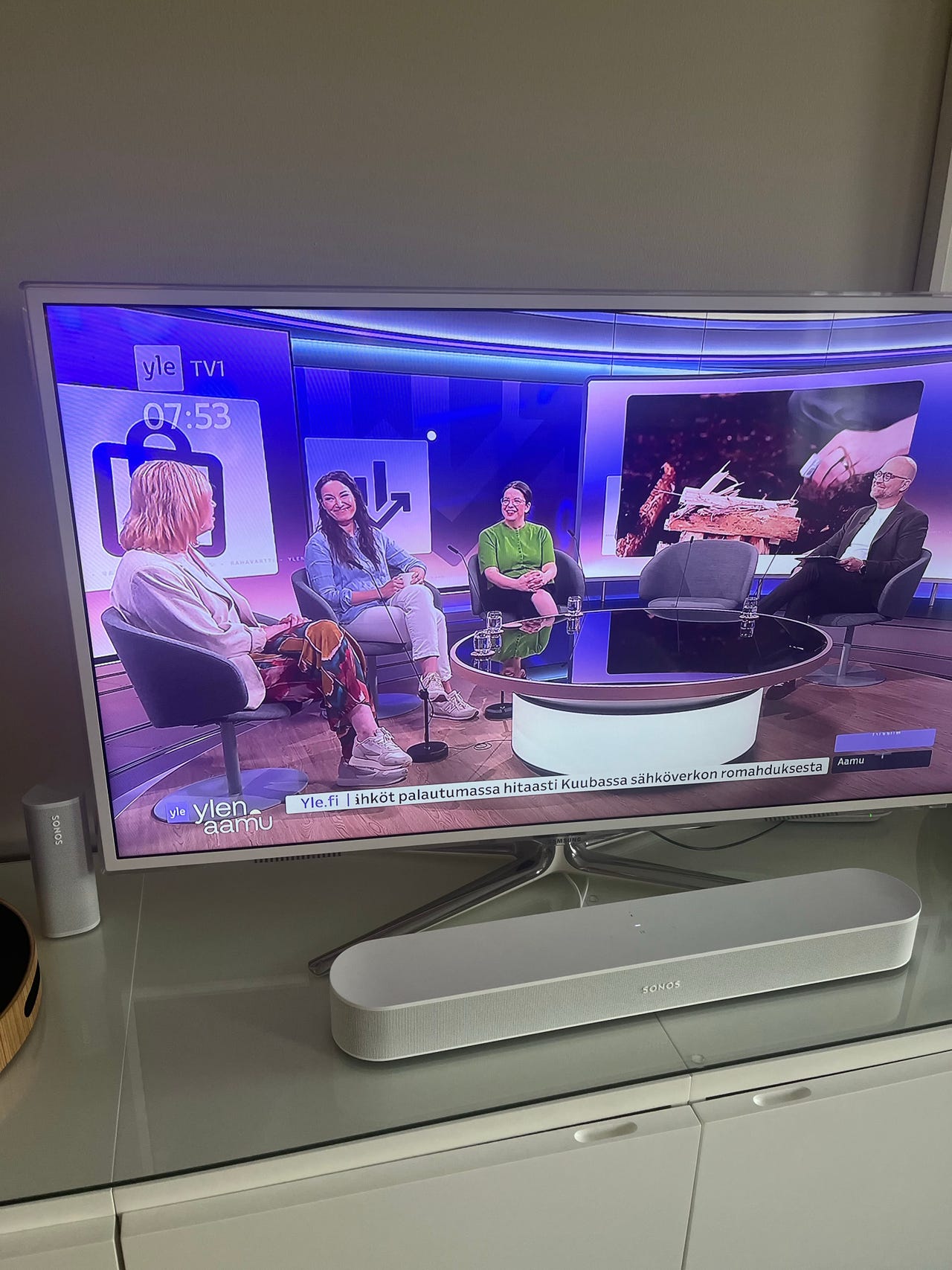 Samsung-televisio valkoinen