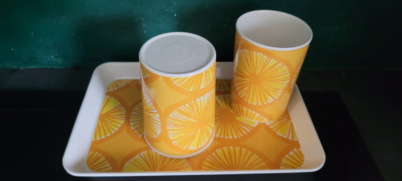 Marimekko Appelsiini mukit ja lautastarjotin