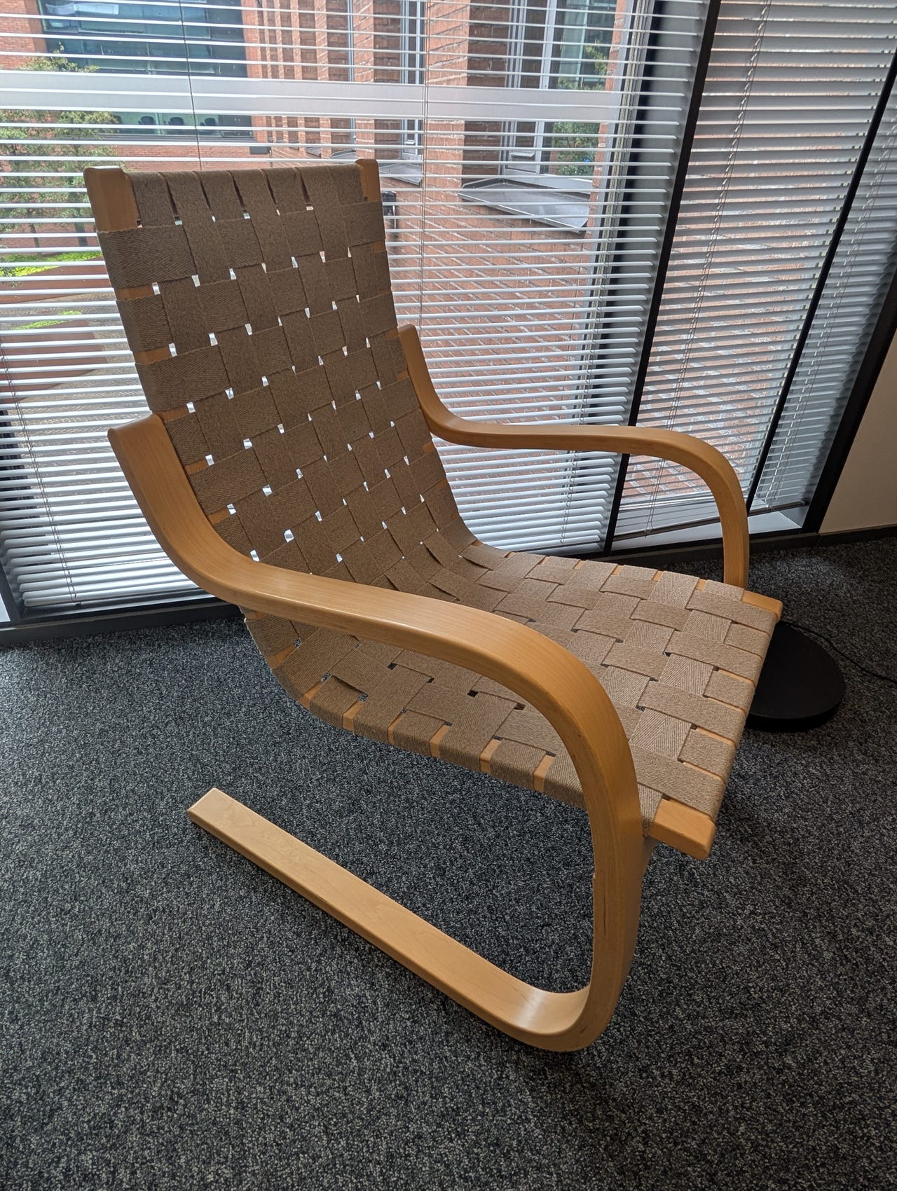 Artek Alvar Aalto nojatuoli 406