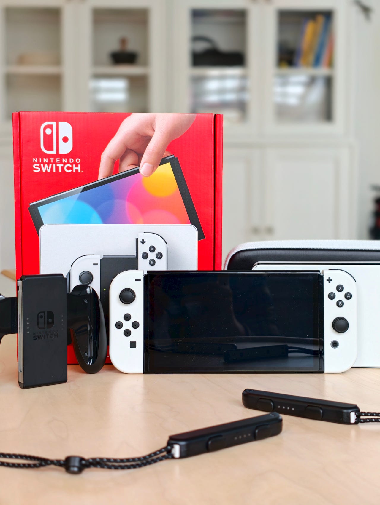 Nintendo Switch OLED pelikonsoli