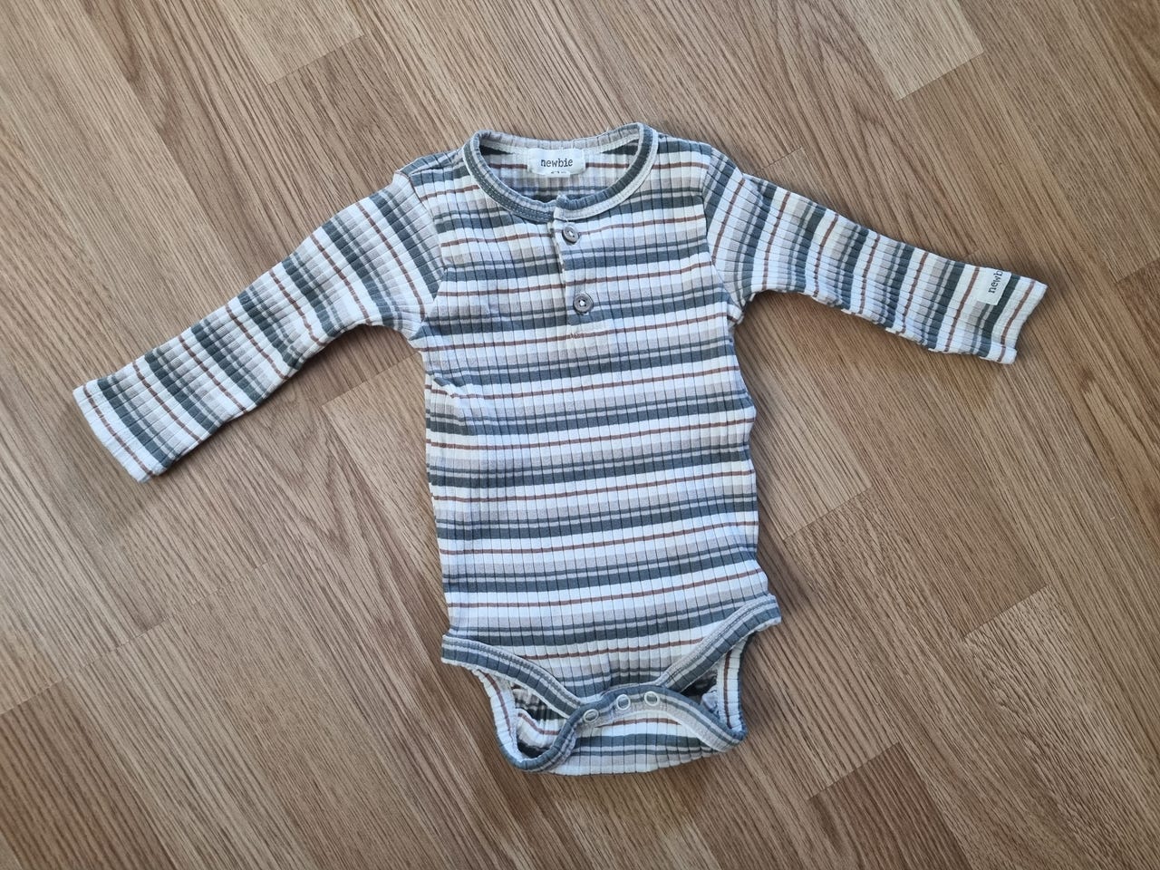 Newbie raidallinen ribbibody 62