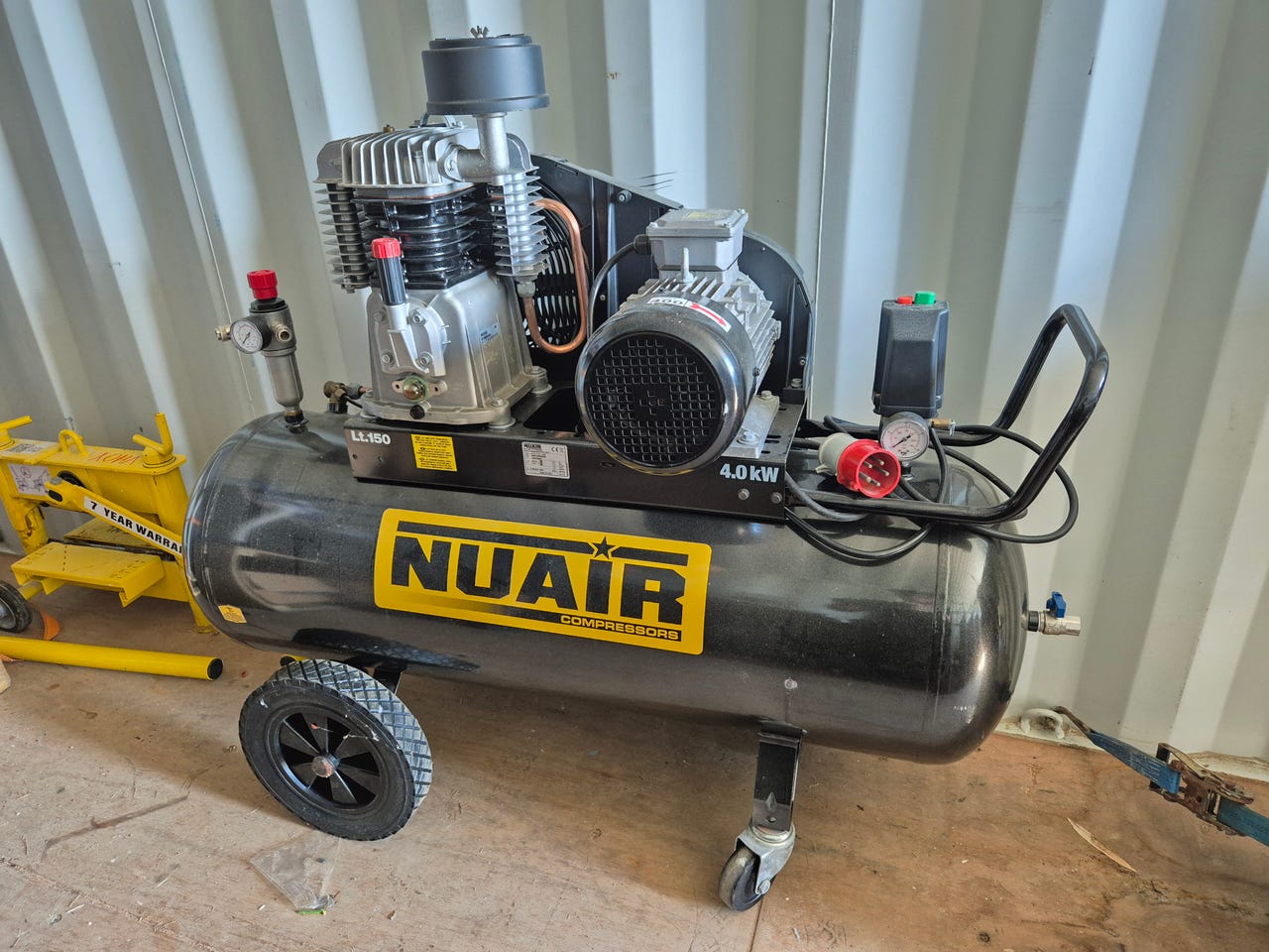 Uudenveroinen Nuair 150L 3-v Super kompressori.