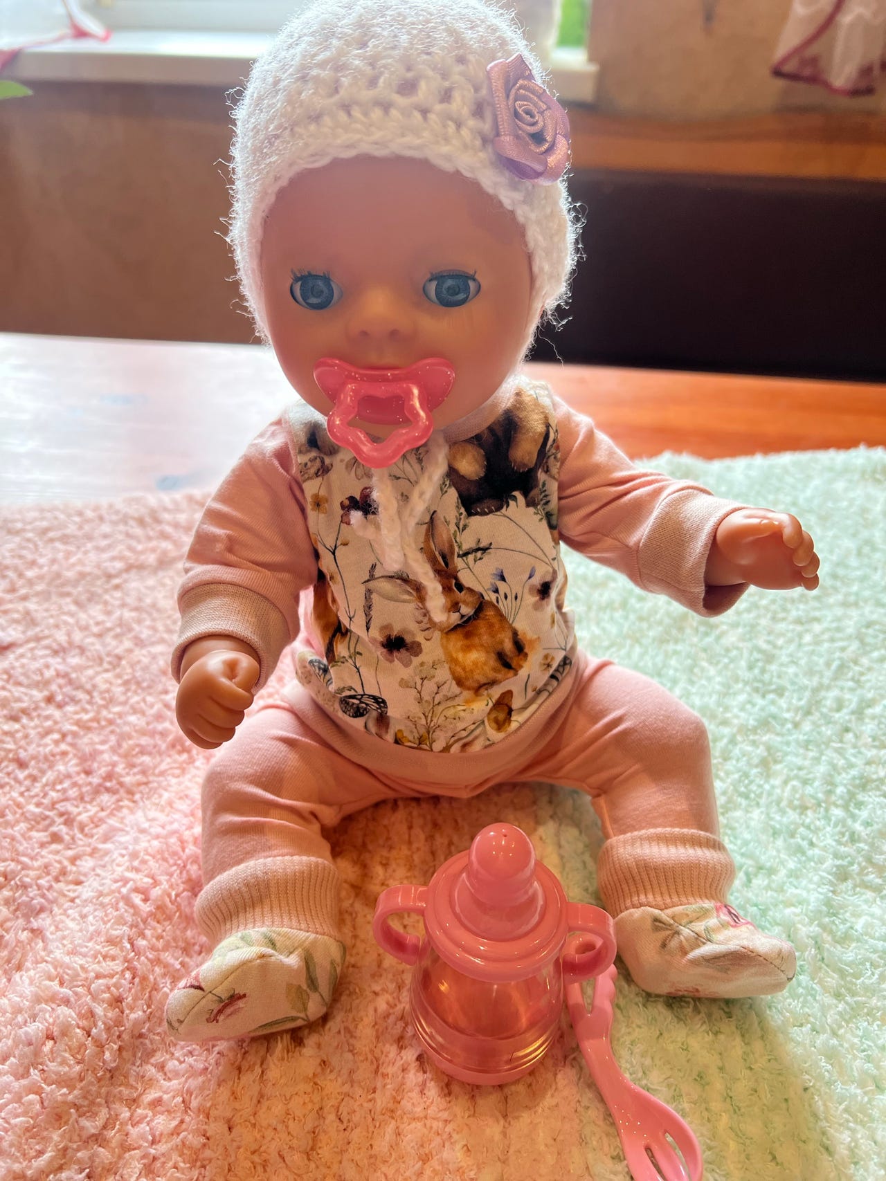 Baby Born nukke vaatteilla ja tutilla