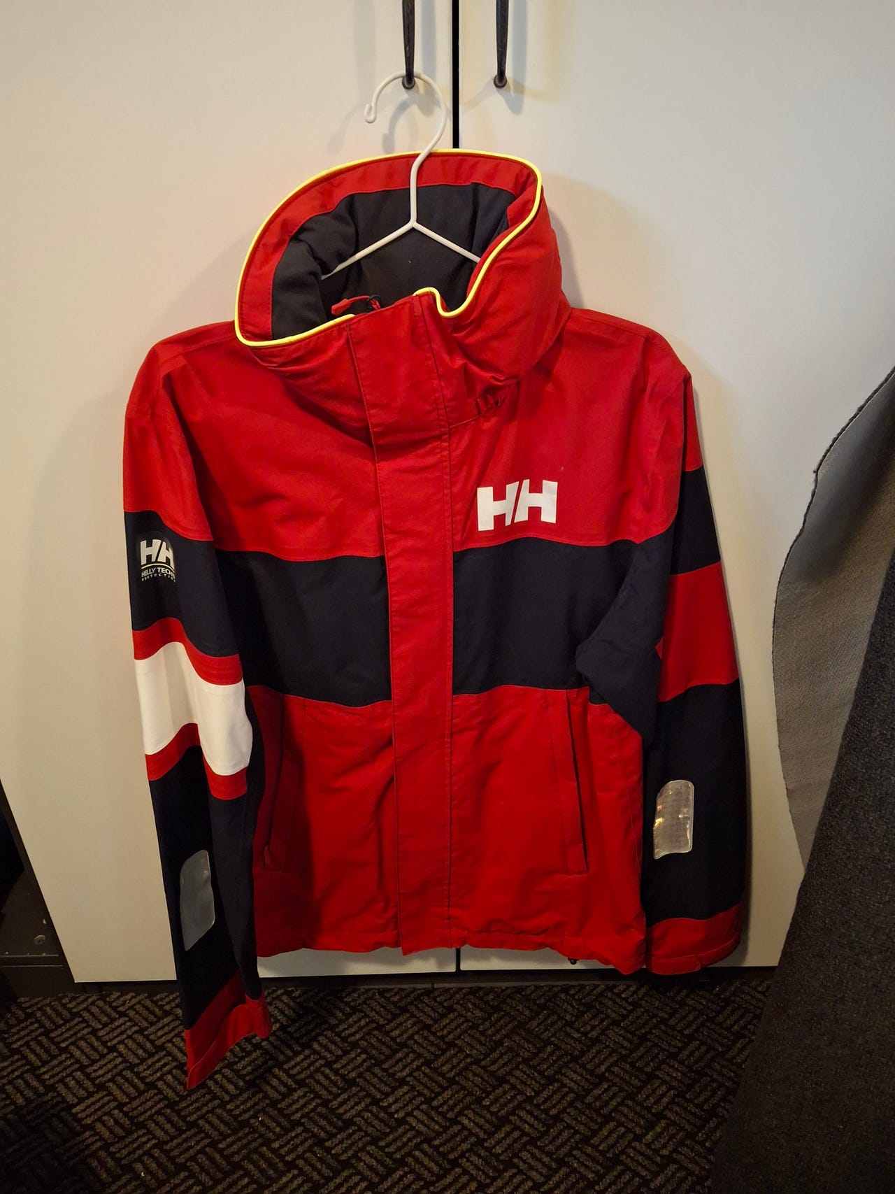 uudenveroinen helly hanssen punainen miesten takki koko L