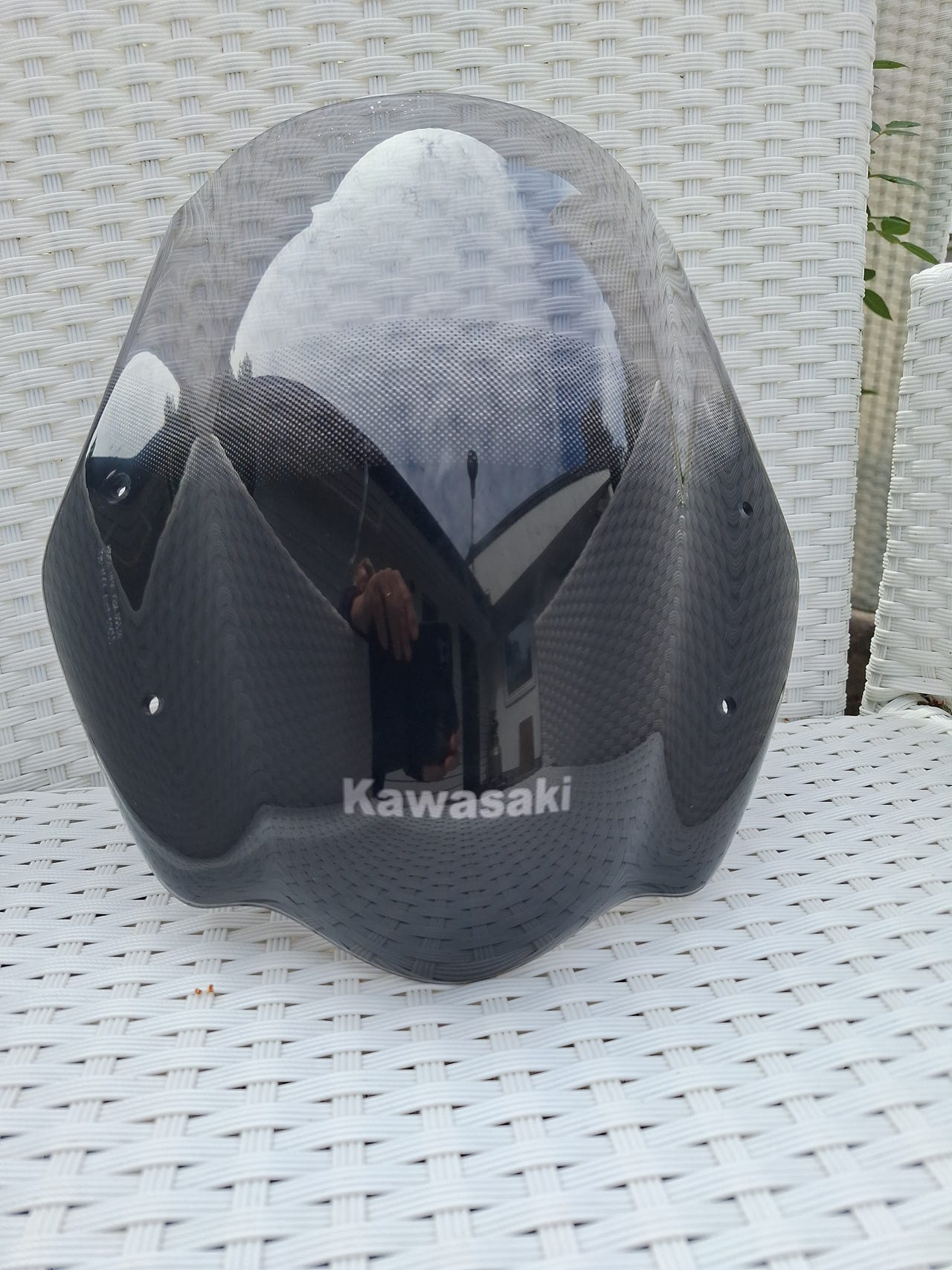 Kawasaki tummennettu tuulilasi moottoripyörään