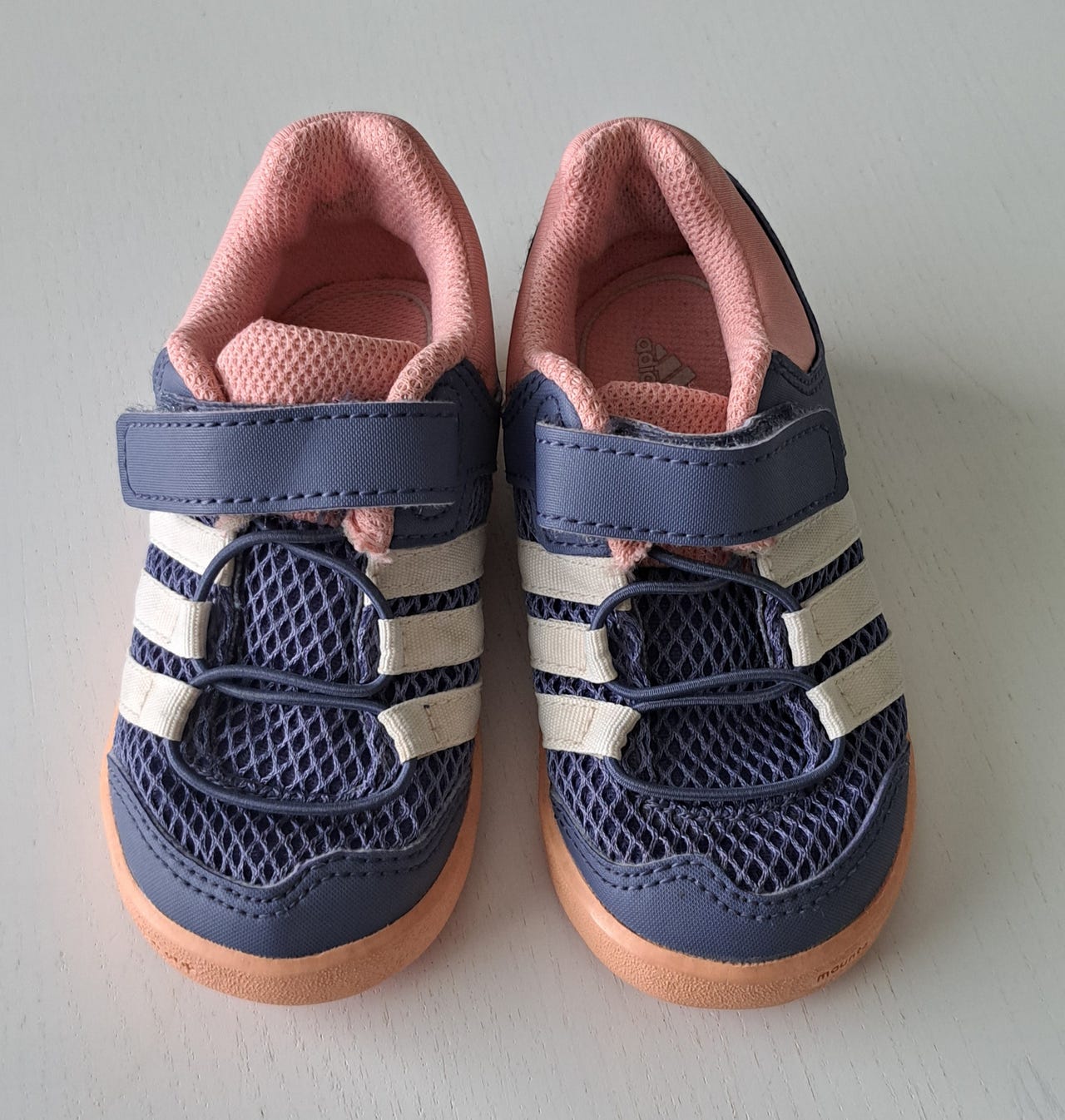 Ihanat Adidas lasten lenkkarit koossa 21
