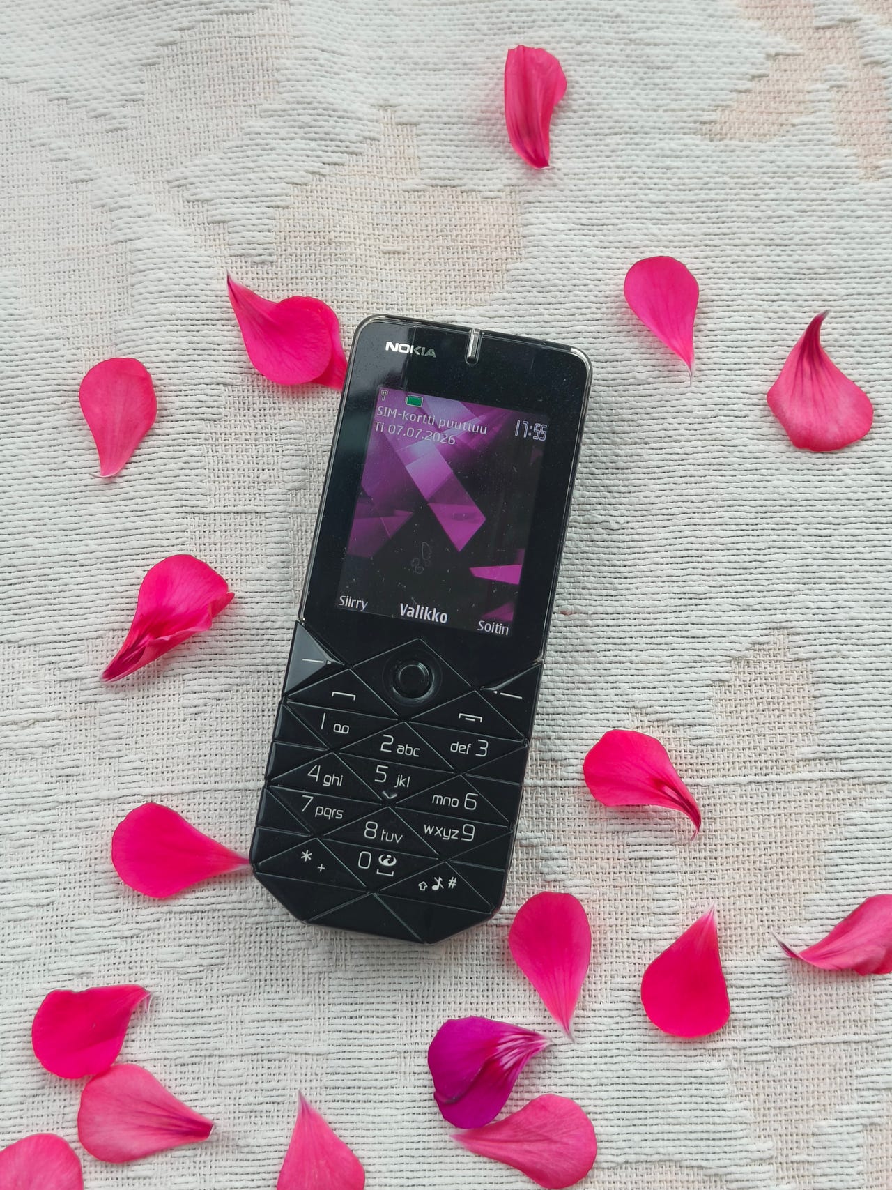 Nokia 7500 Prism puhelin
