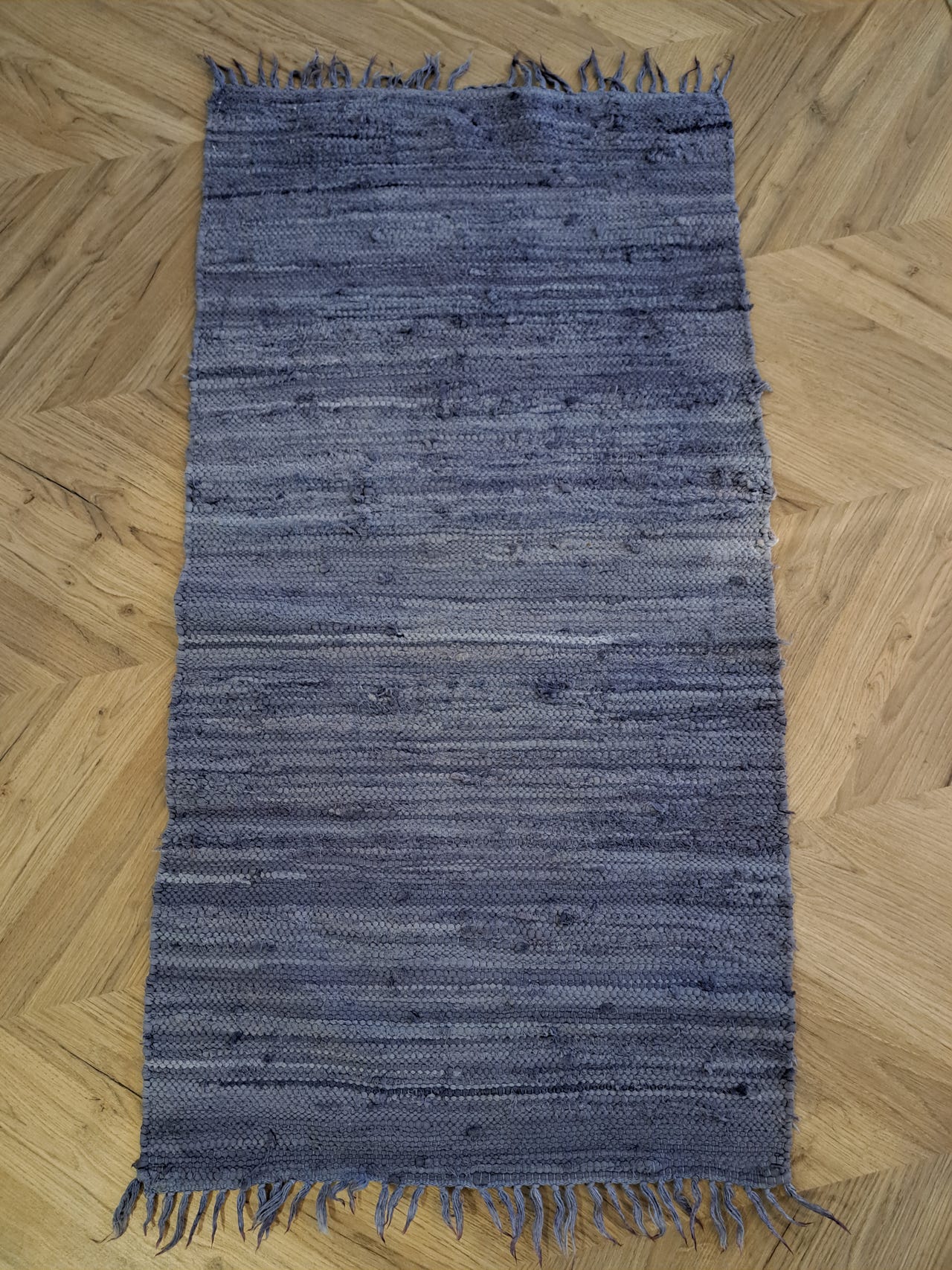 Kaksi sinistä räsymattoa