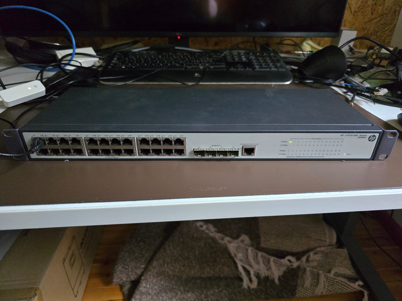 HP V1910-24G (JE006A) -kytkin
