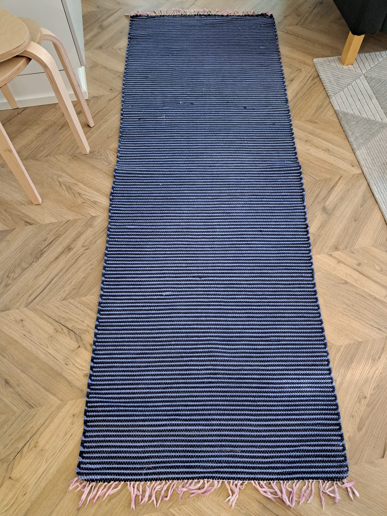 Sininen pitkä räsymatto