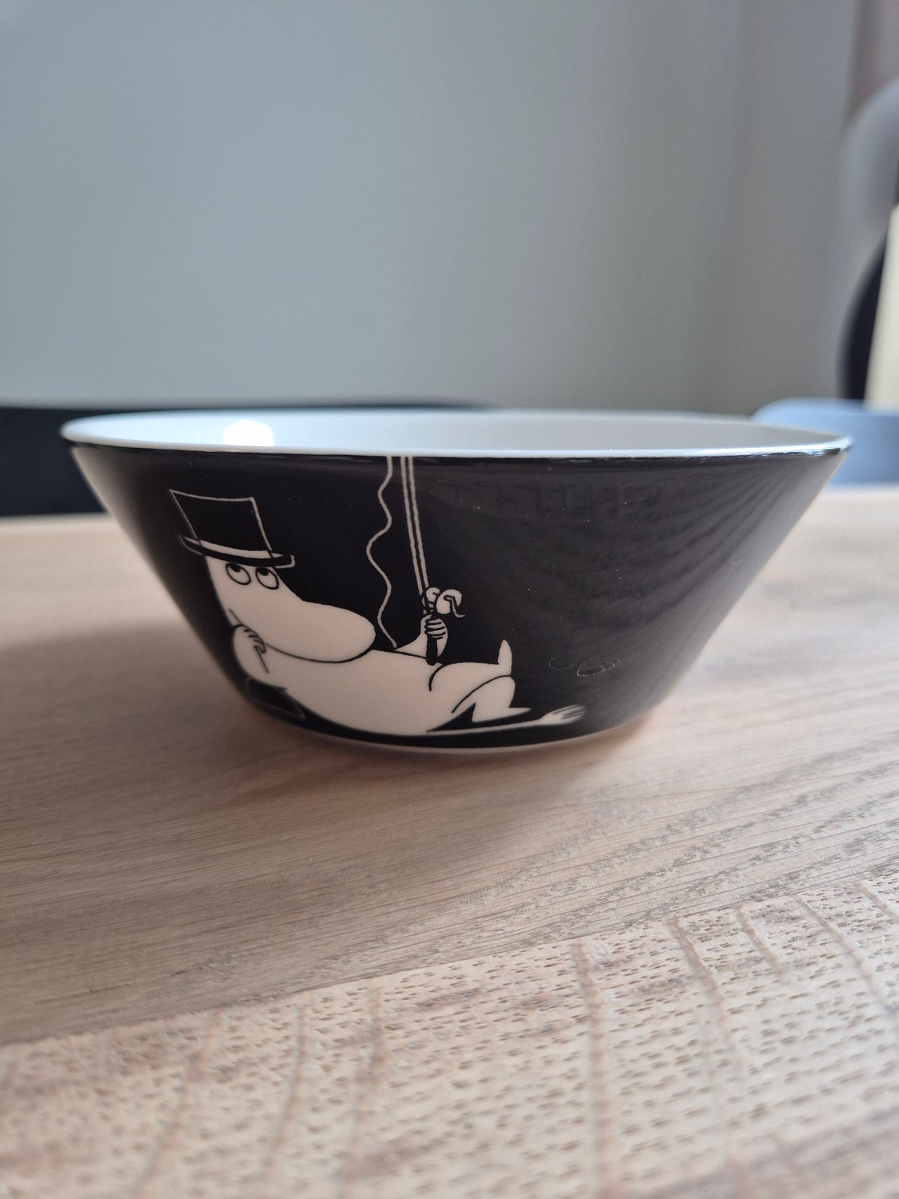 Muumikulho Muumipappa tuumiskelee