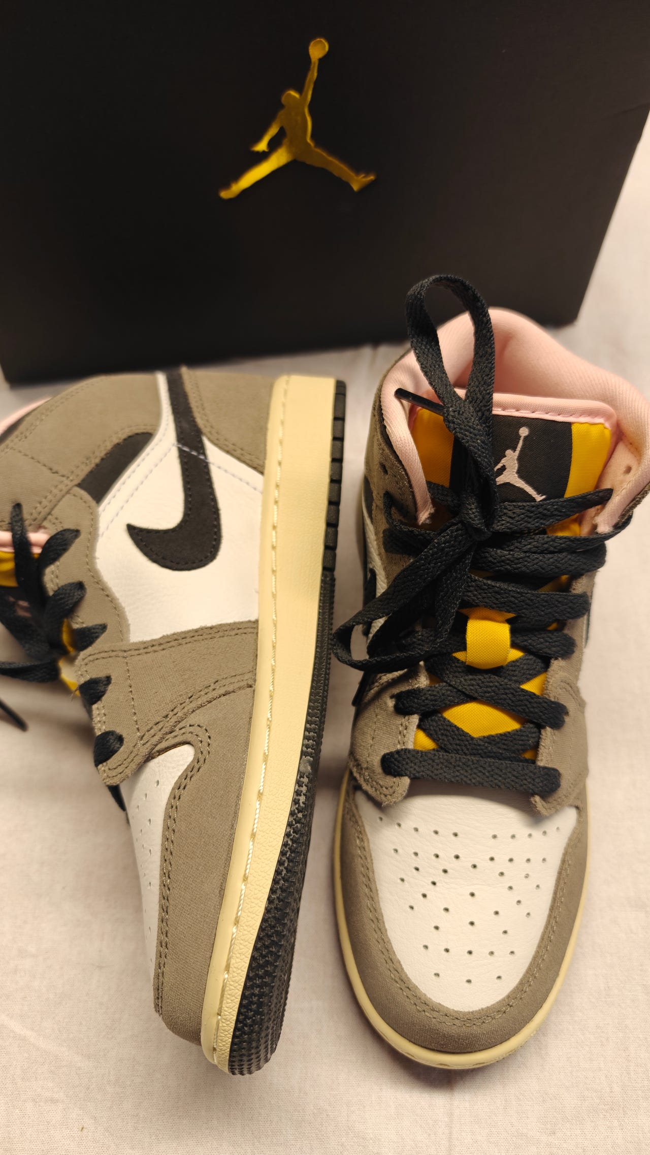 Nike Air Jordan 1 Mid se (gs) tennarit 35,5