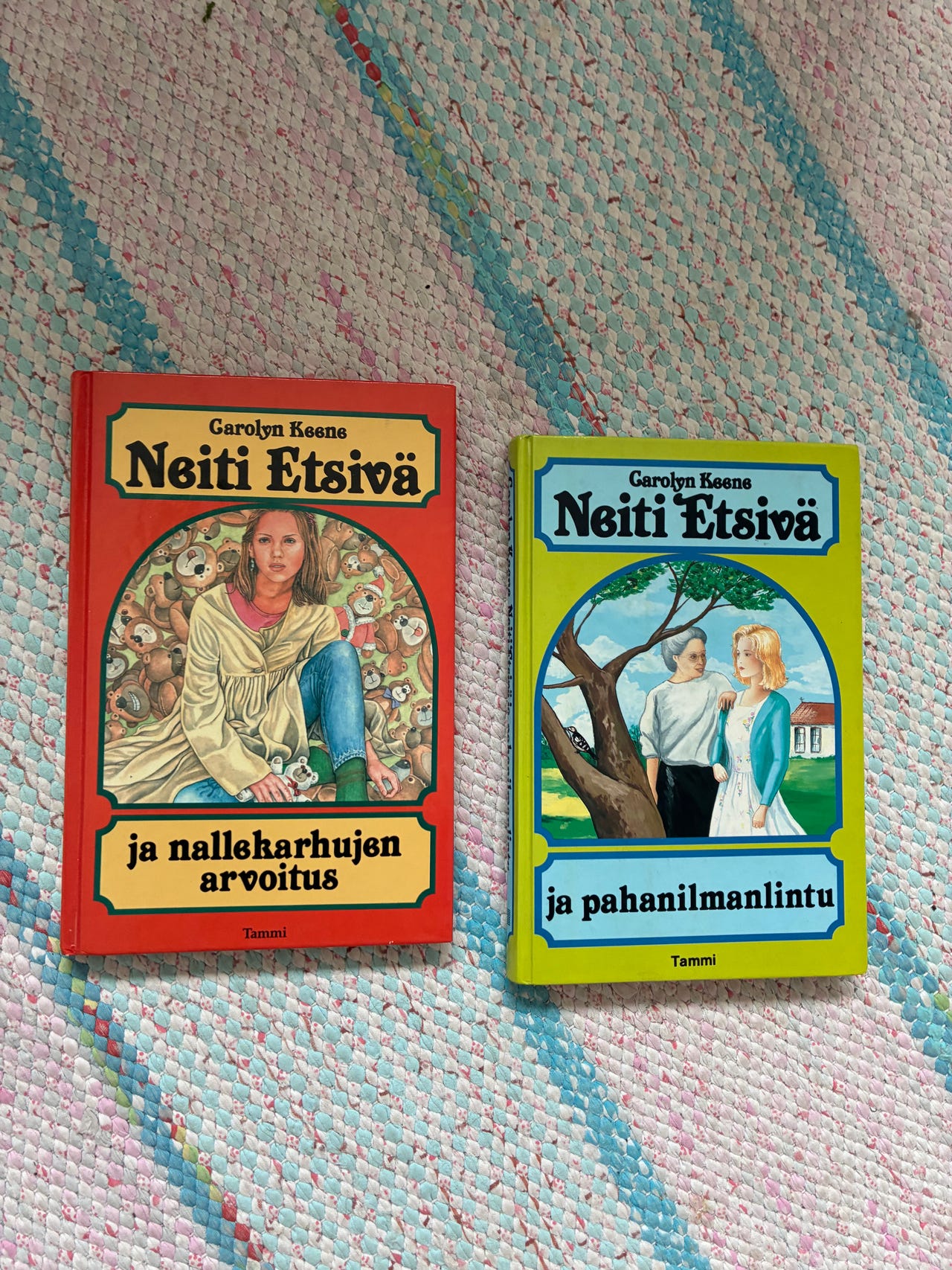 Neiti Etsivä x 2