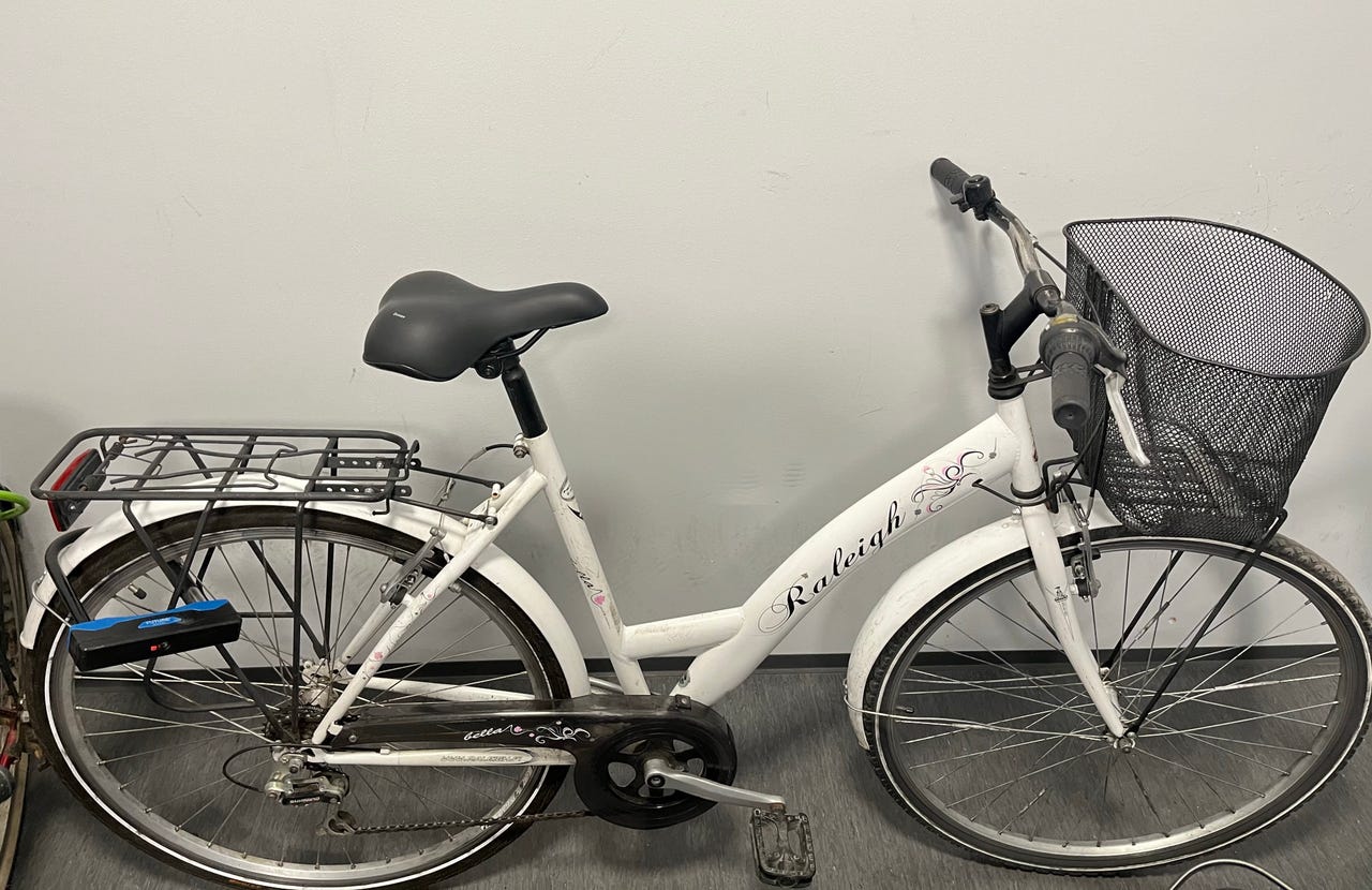 Raleigh naisten kaupunkipyörä 28 S valkoinen