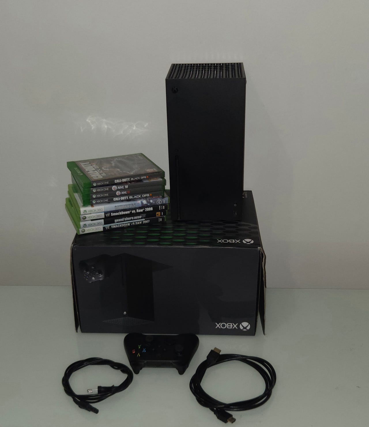 Xbox Series X 1TB + 8 peliä, ohjain ja alkuperäinen laatikko
