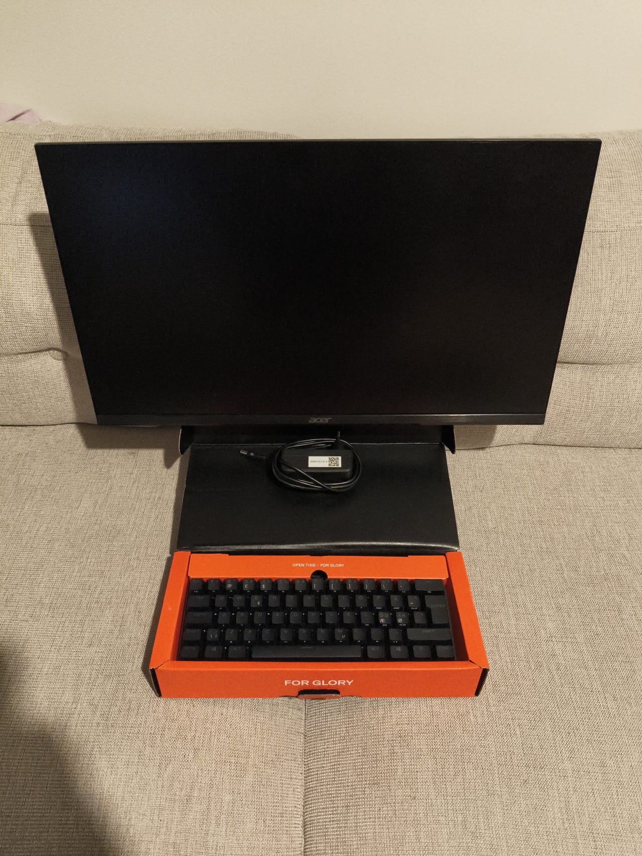 Steelseries Apex Pro Mini Gen 3 ja Acer nitro xf240y m3