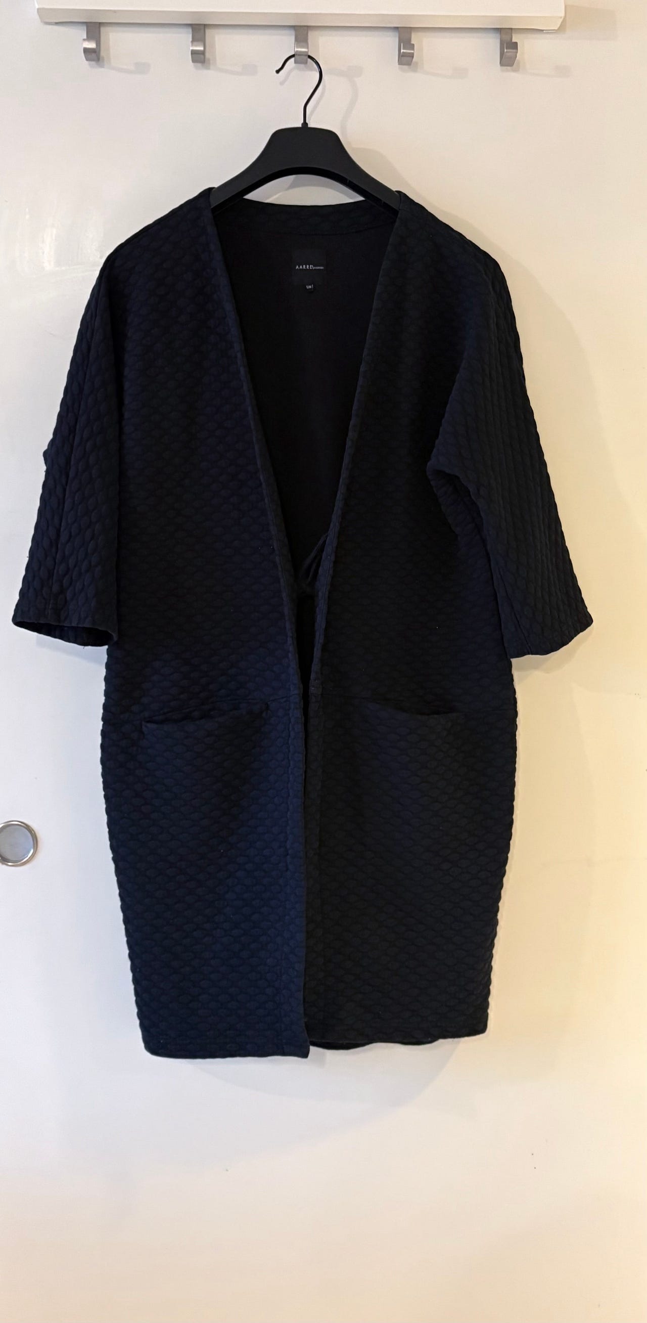 Aarrelabel / Aarre musta collegetakki koko s/m.