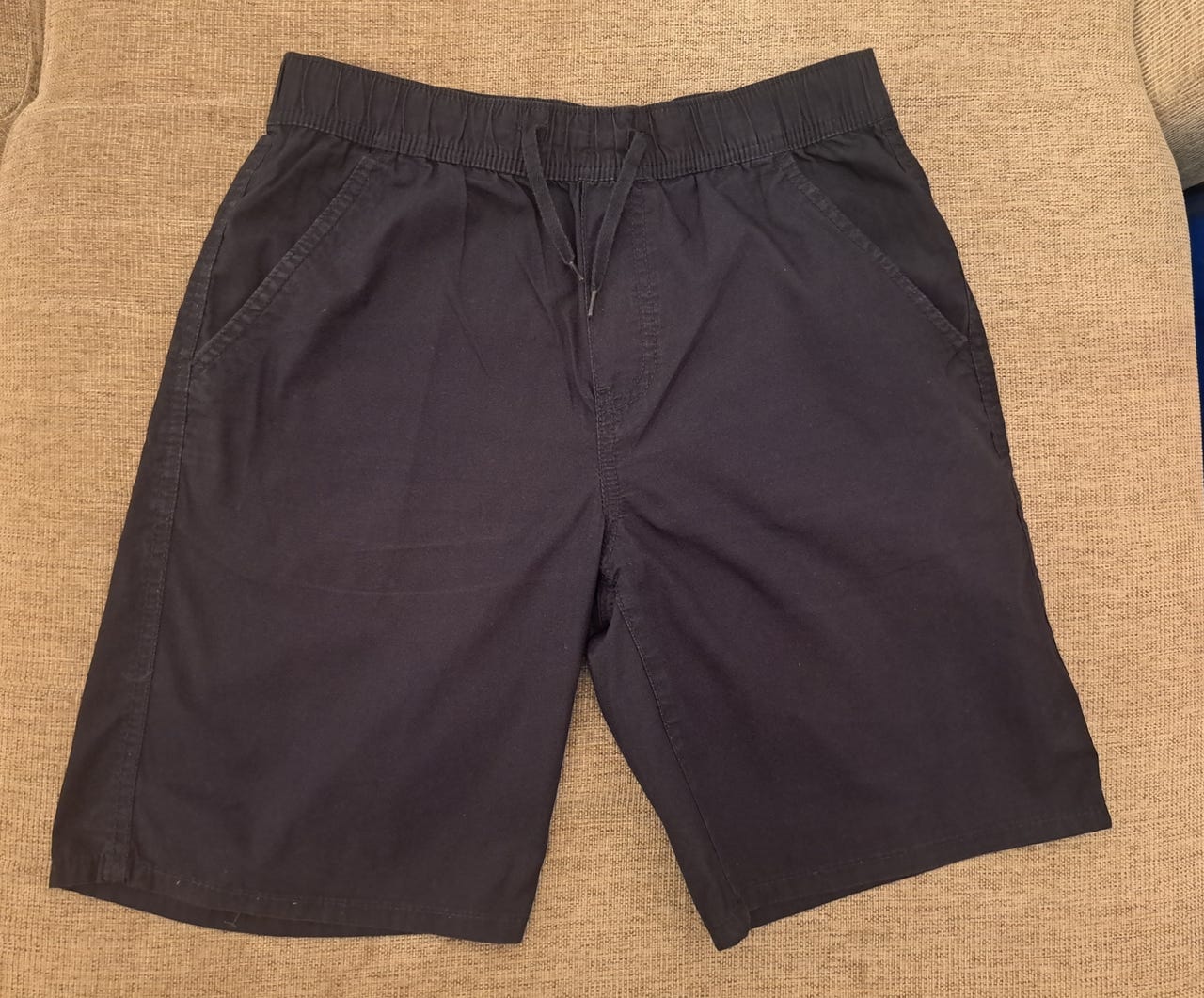Poikien tummansiniset shortsit, 164 cm