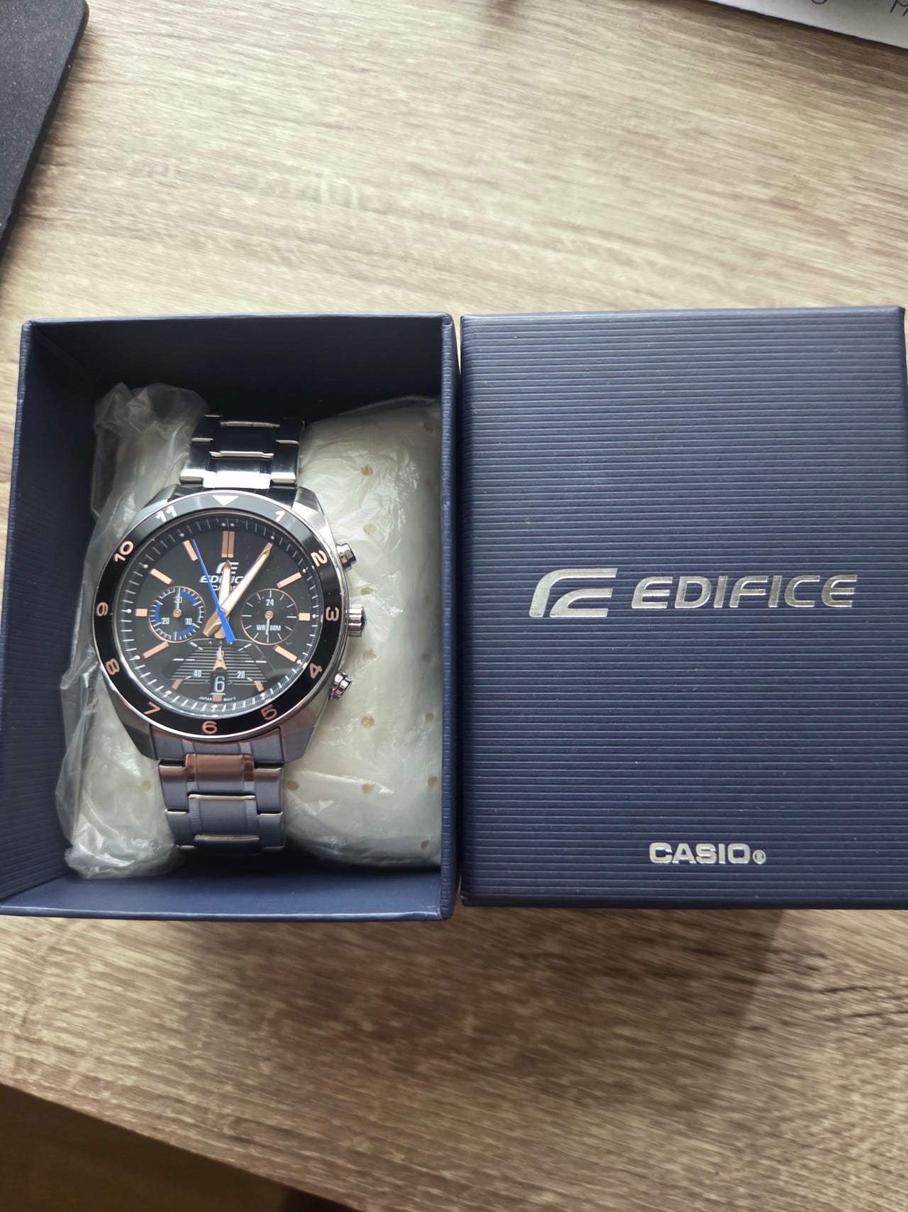 Casio Edifice miesten rannekello teräsrannekkeella