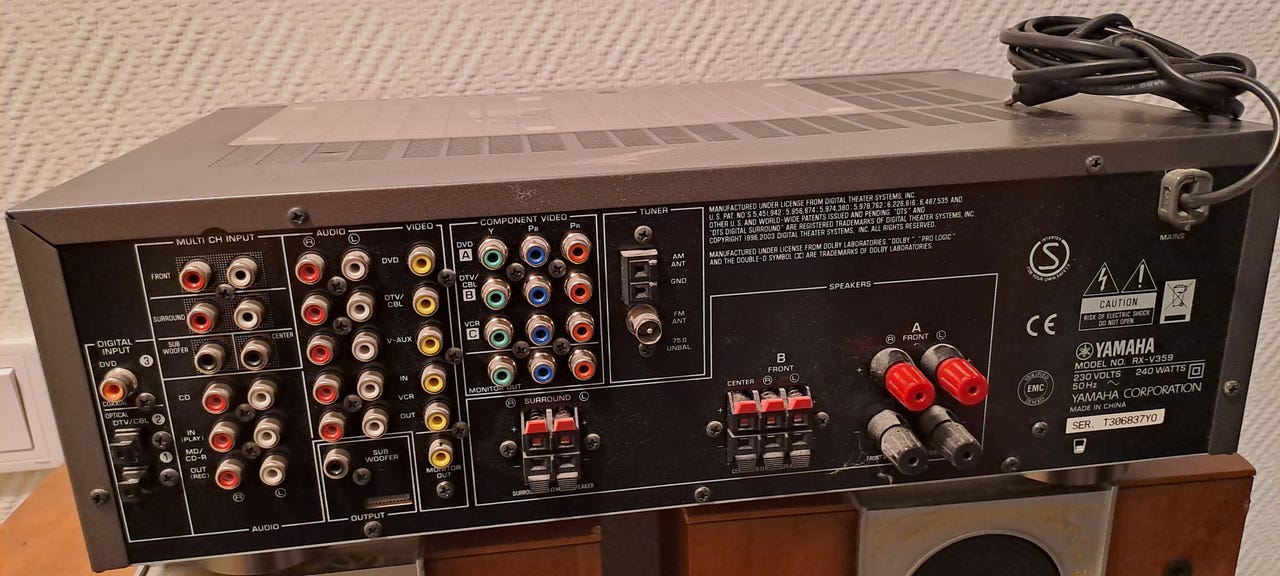 Yamaha AV-vahvistin (monikanava, useita liitäntöjä)
