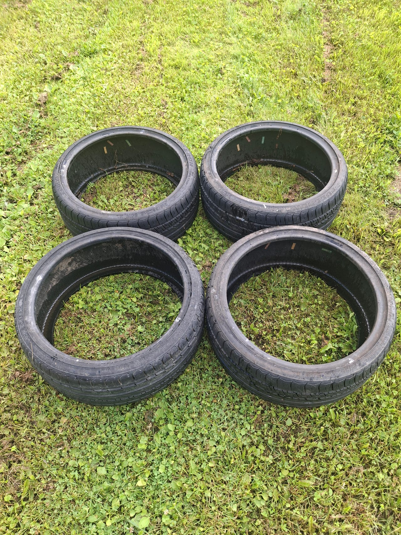 215/35 ZR18 kesärenkaat 4 kpl
