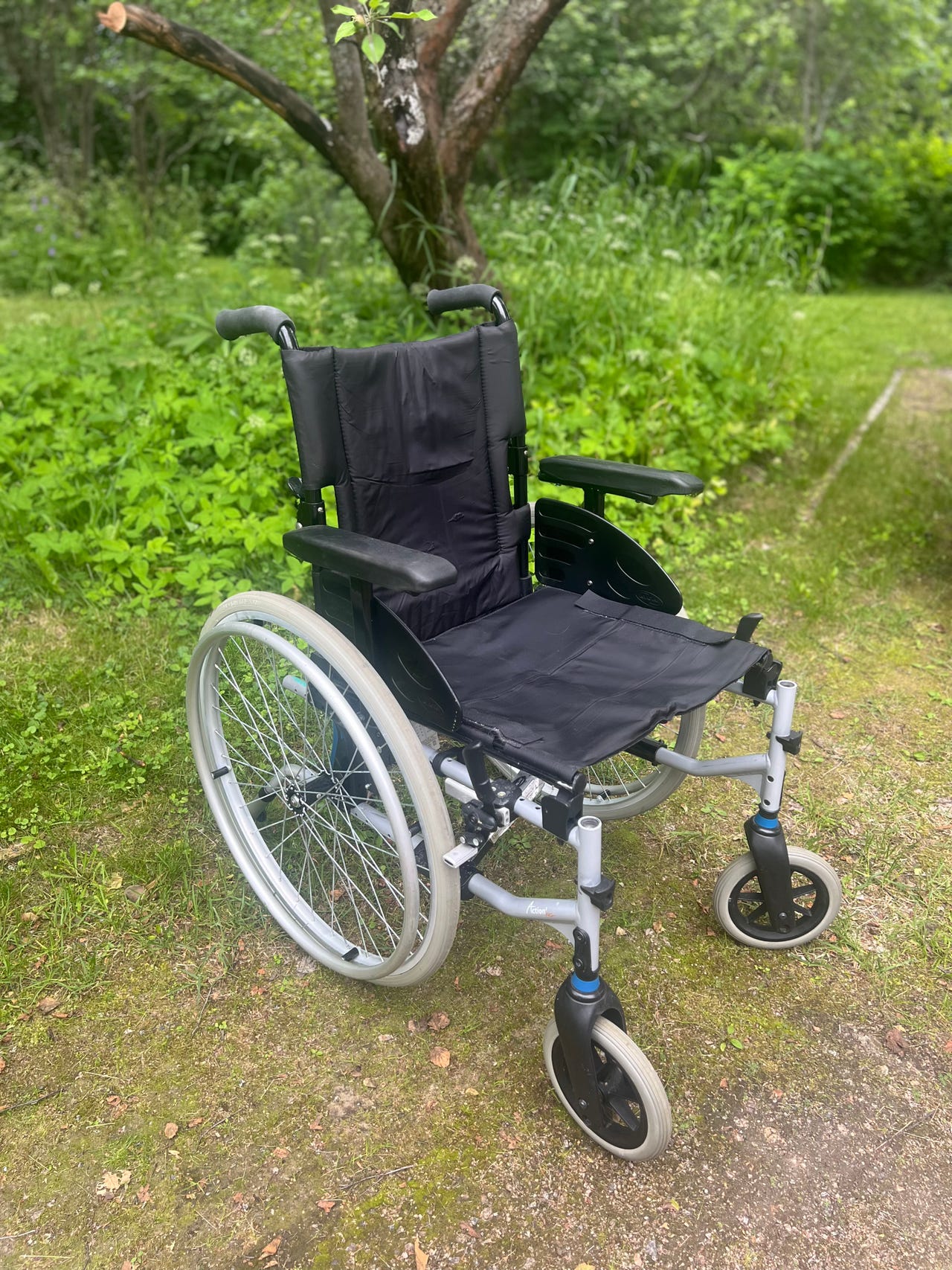 Invacare pyörätuoli musta