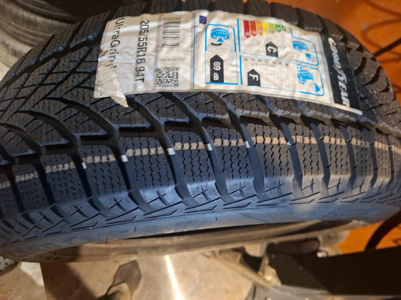 goodyear ultragrip ice 2 205 55 r16 94T