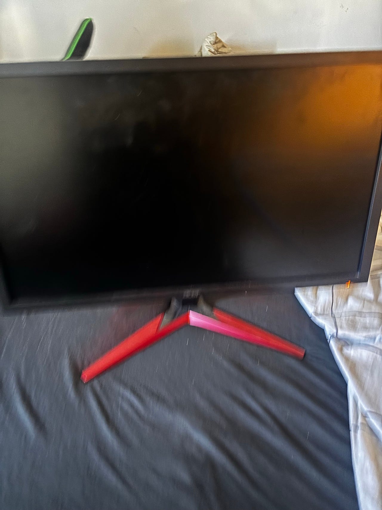 24 pelinäyttö 144hz