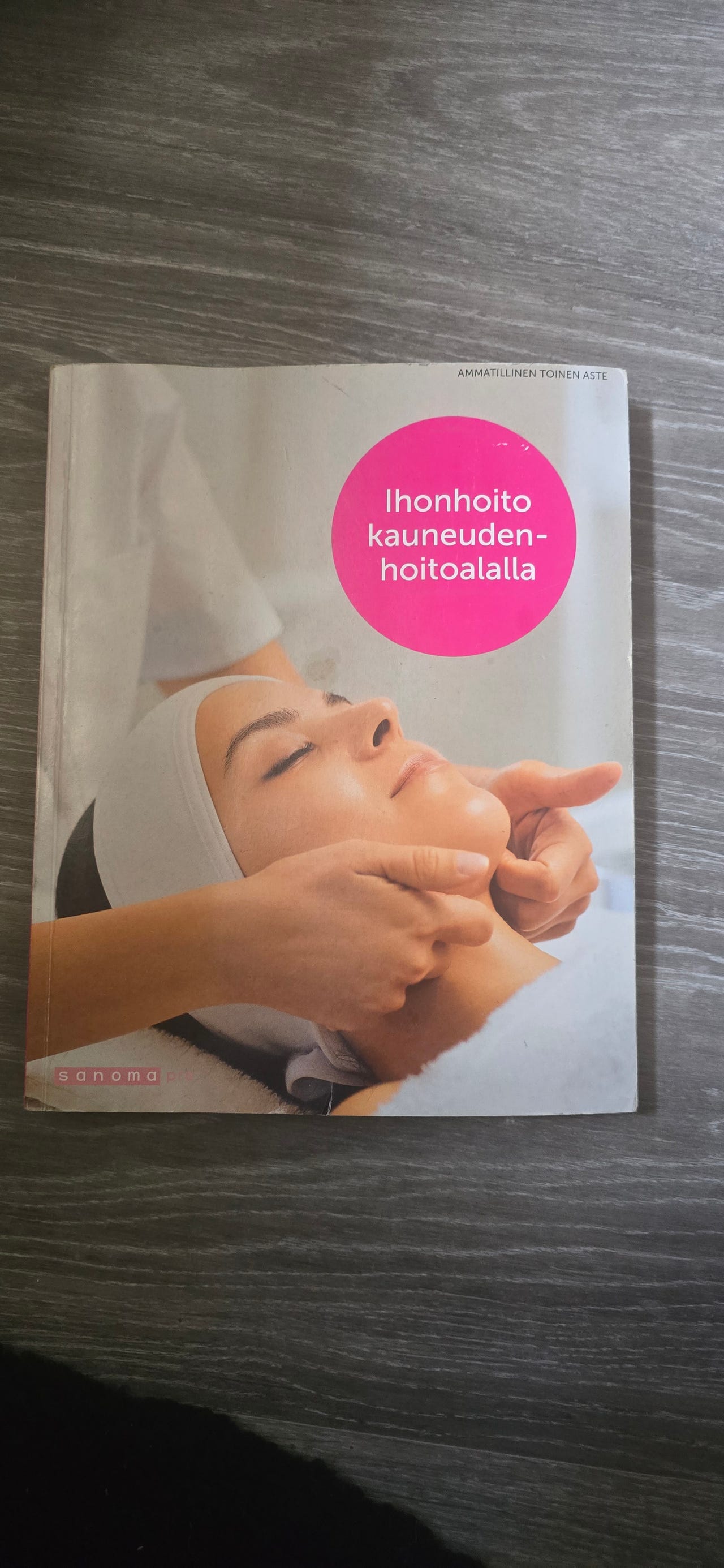 Ihonhoito kauneudenhoitoalalla oppikirja