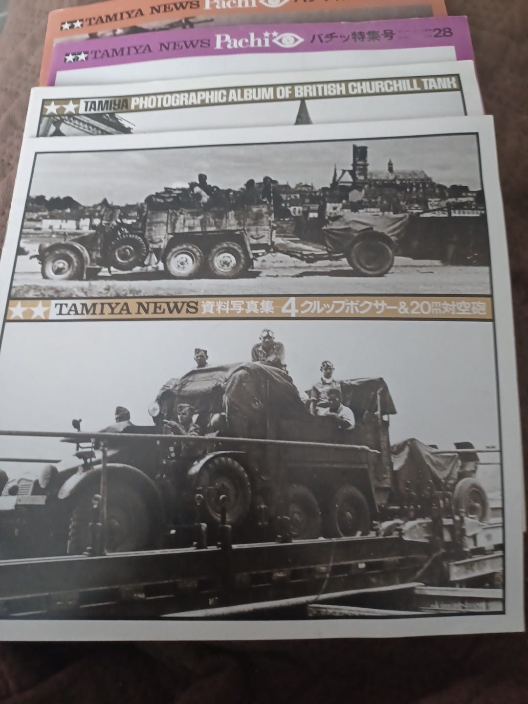 Tamiya valokuva-albumit ja Tamiya News -lehdet panssarivaunuista