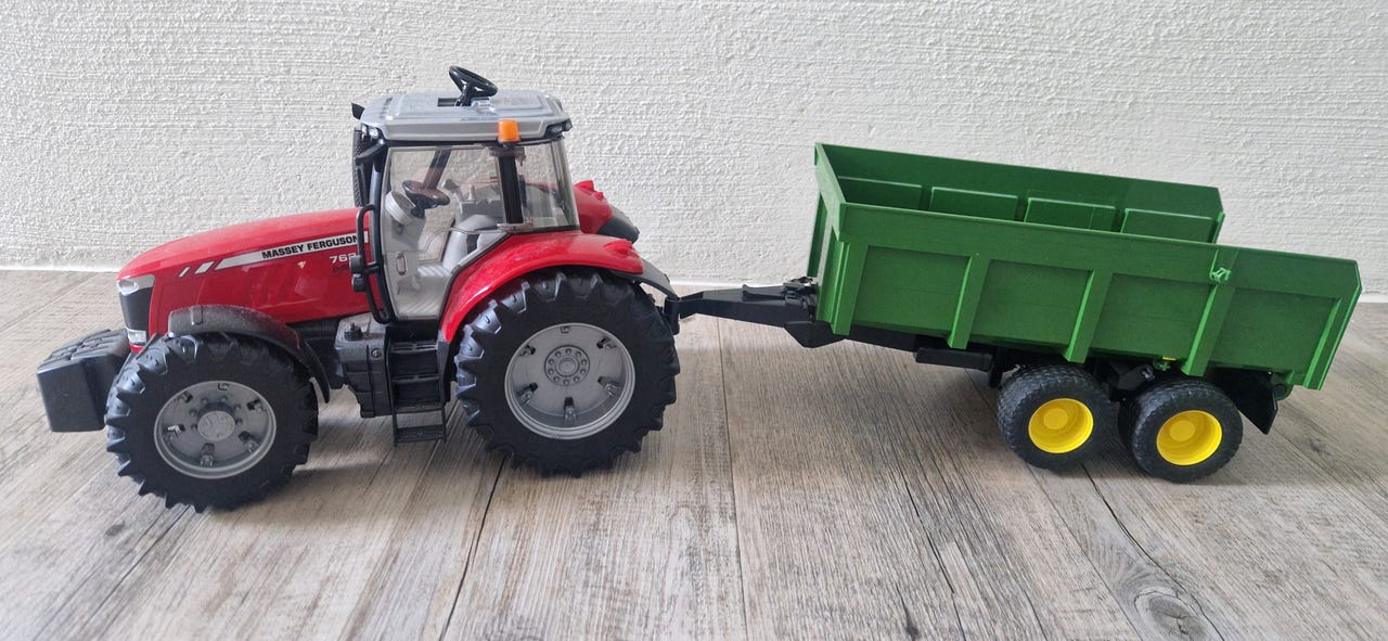 Bruder Massey Ferguson lelu traktori ja peräkärry