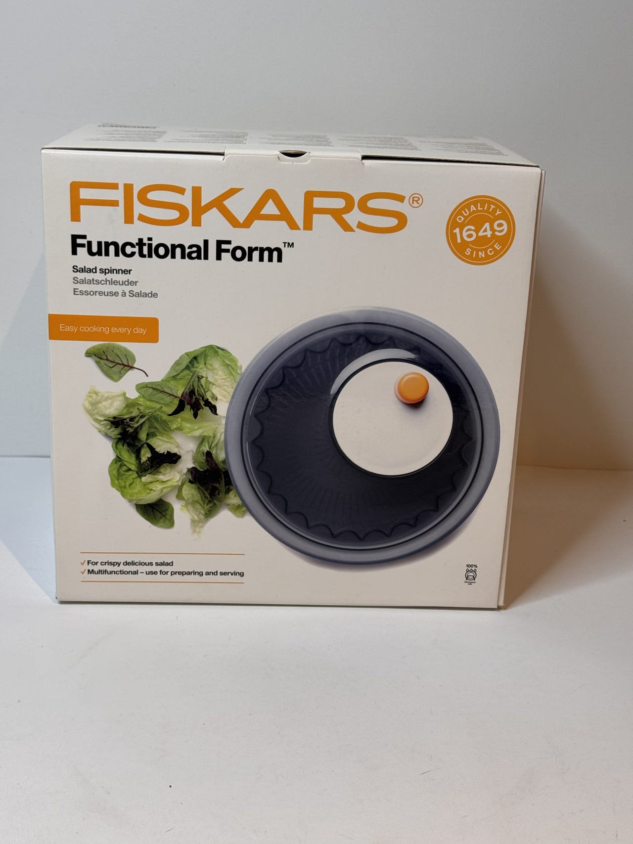 Uusi Fiskars Functional Form -salaattilinko