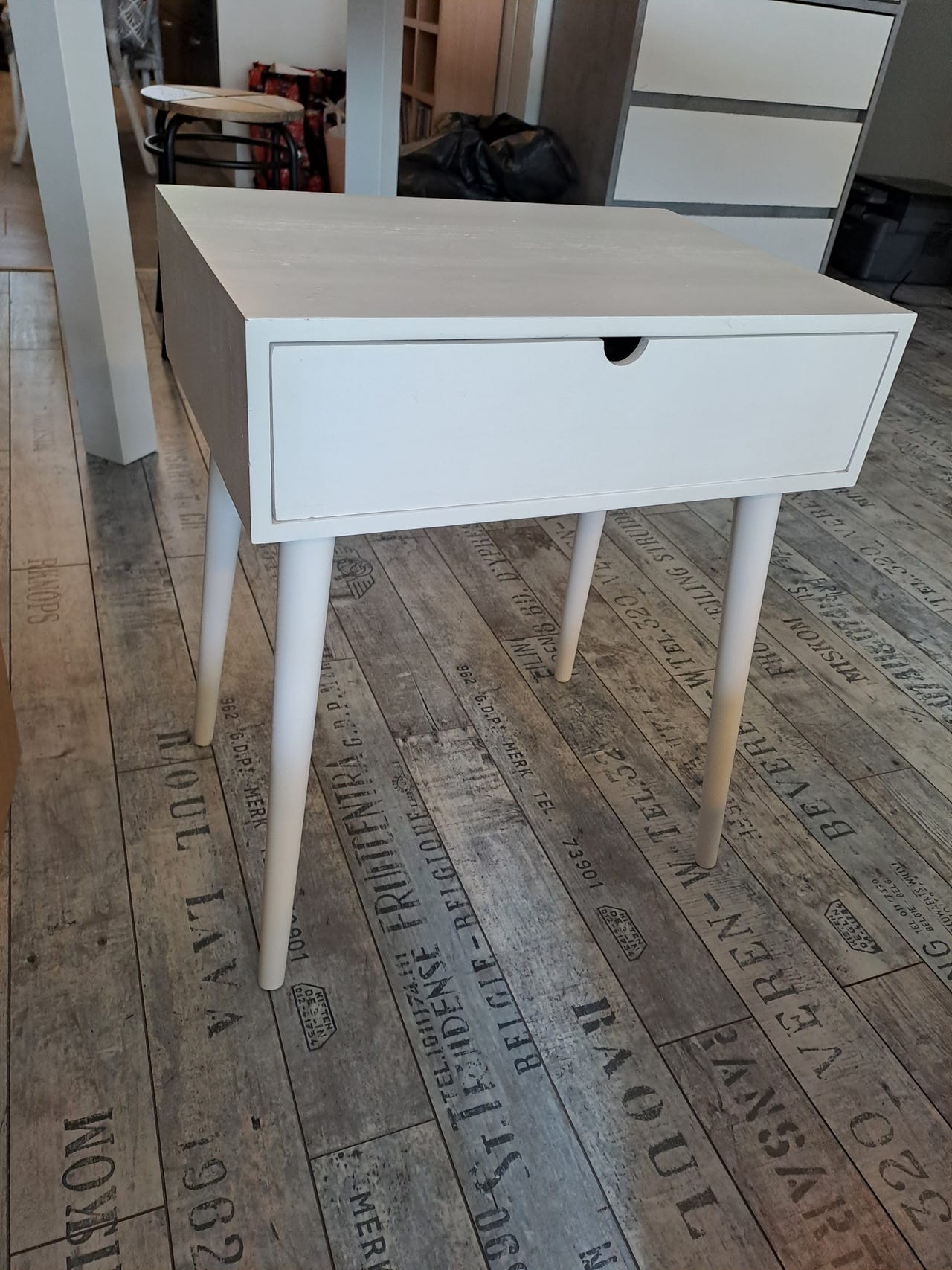 Yöpöytä Ilbro valkoinen