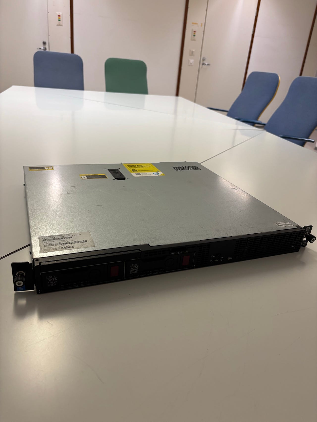 HP ProLiant DL320e Gen8 v2 -palvelin