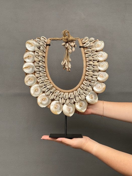 Koriste-esine - SN21 - Beautiful Decorative Shell Necklace on a c
