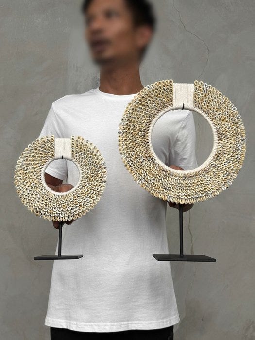 Koriste-esine - Stunning Pair of yellow coloured tolai necklaces