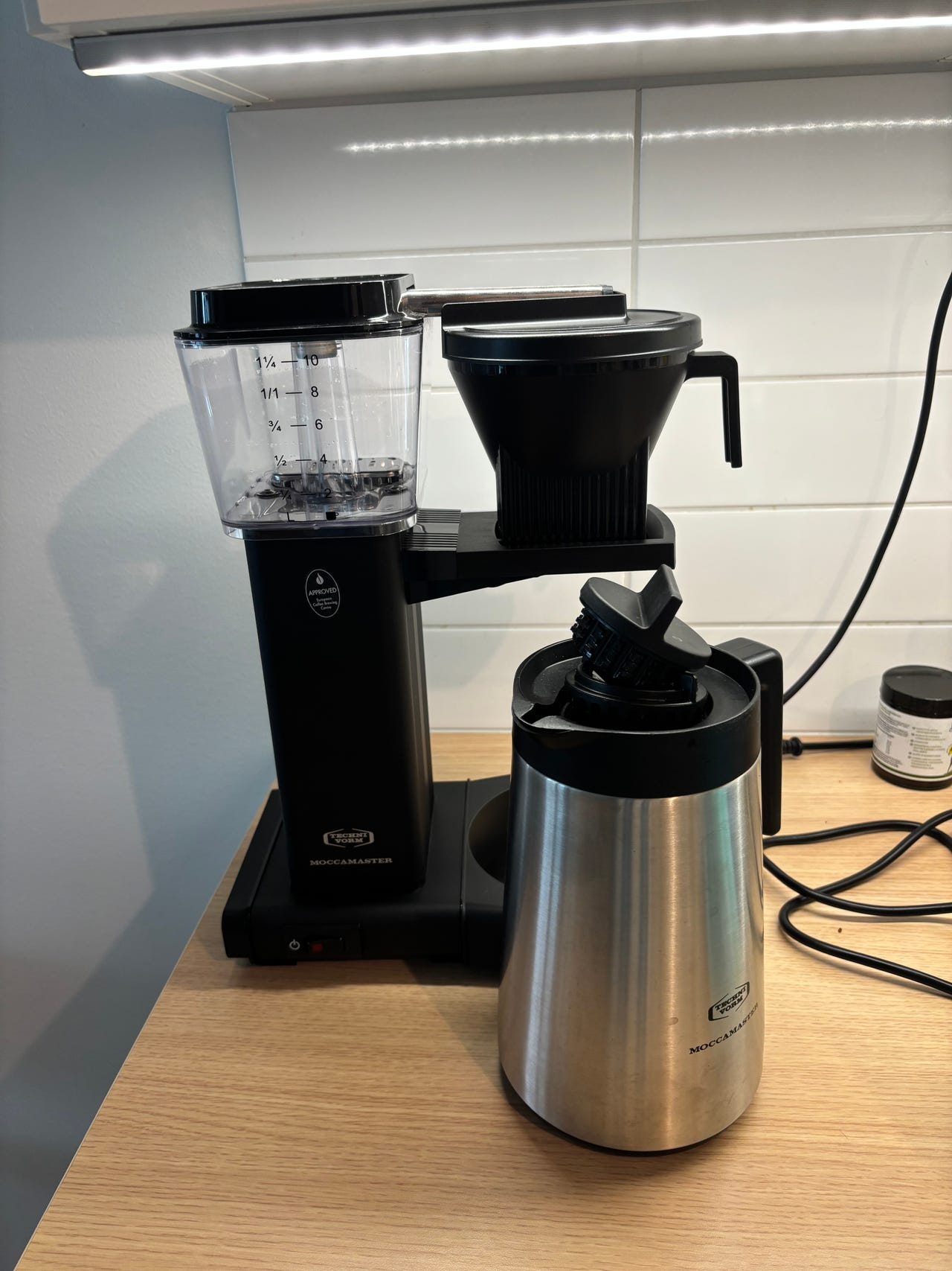 Moccamaster Auto Thermo kahvikeitin, mattamusta