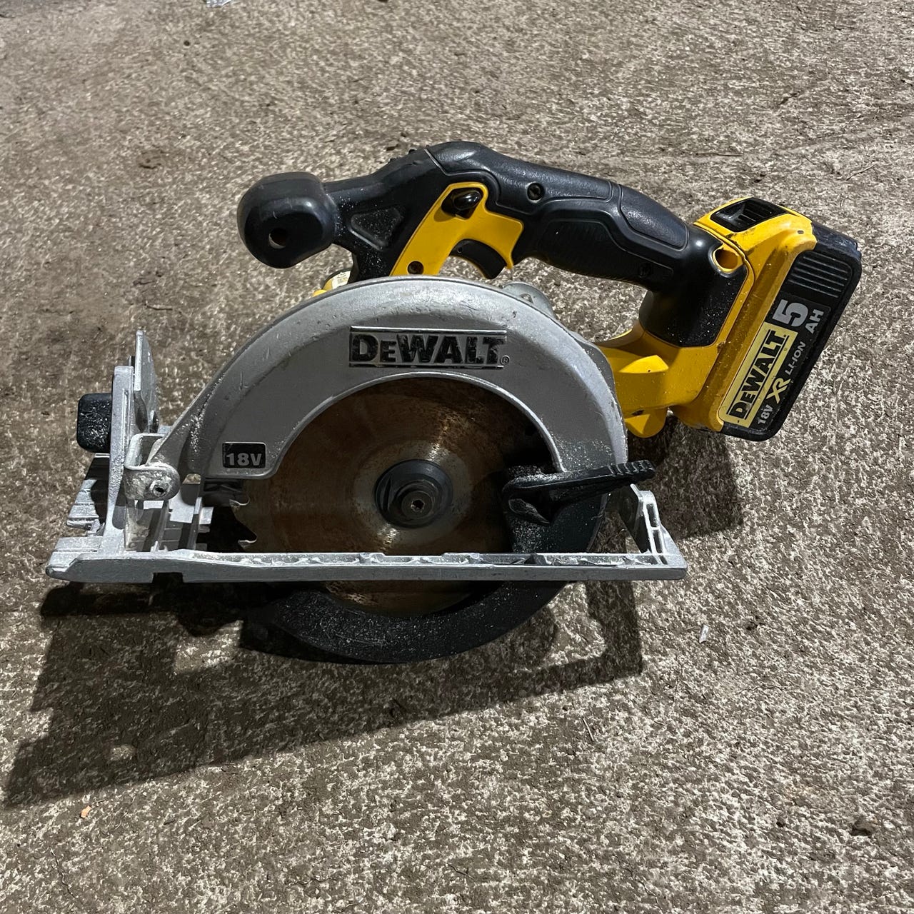 DeWalt DCS391 pyörösaha sirkkeli
