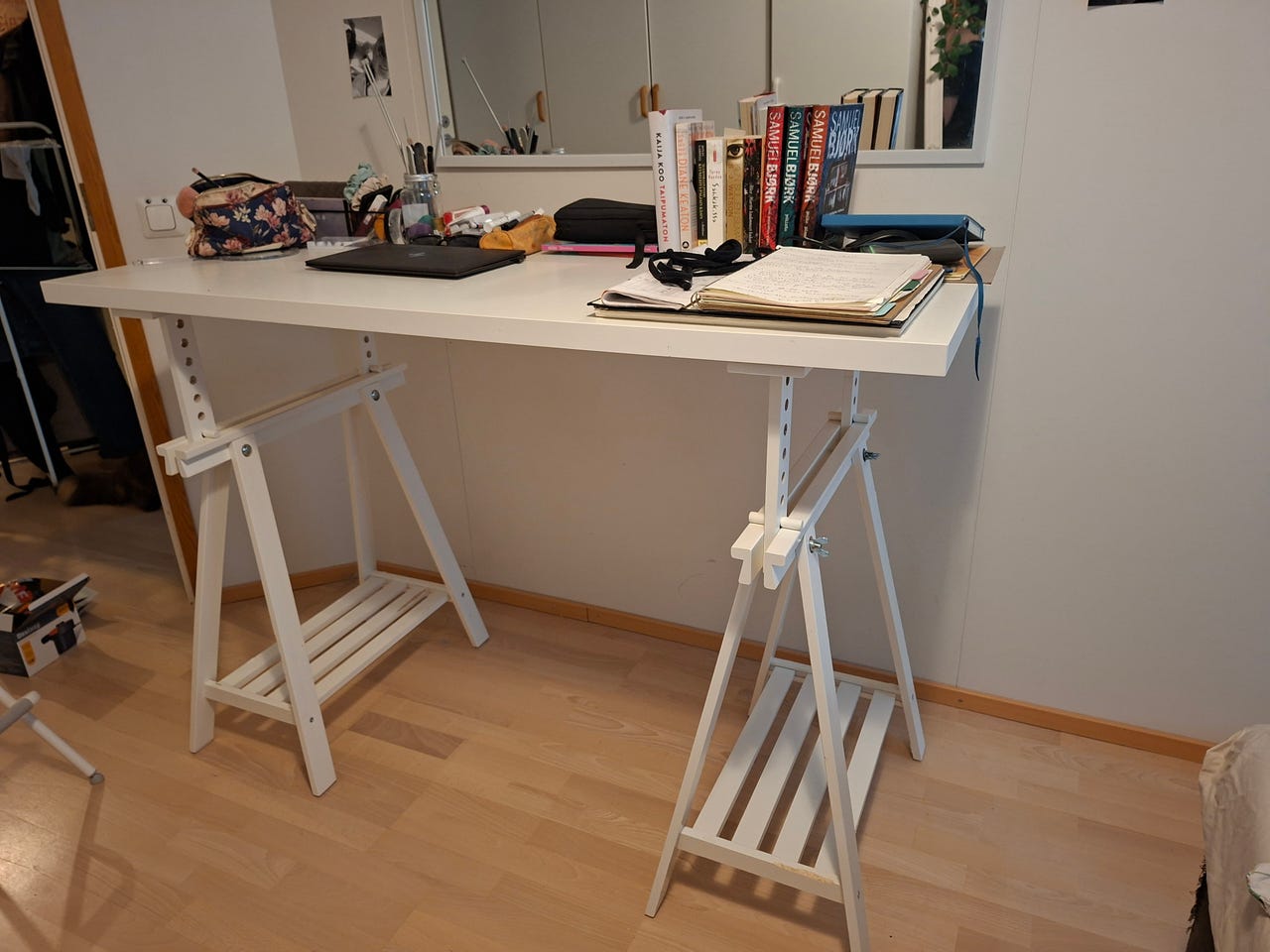 Työpöytä + tuoli